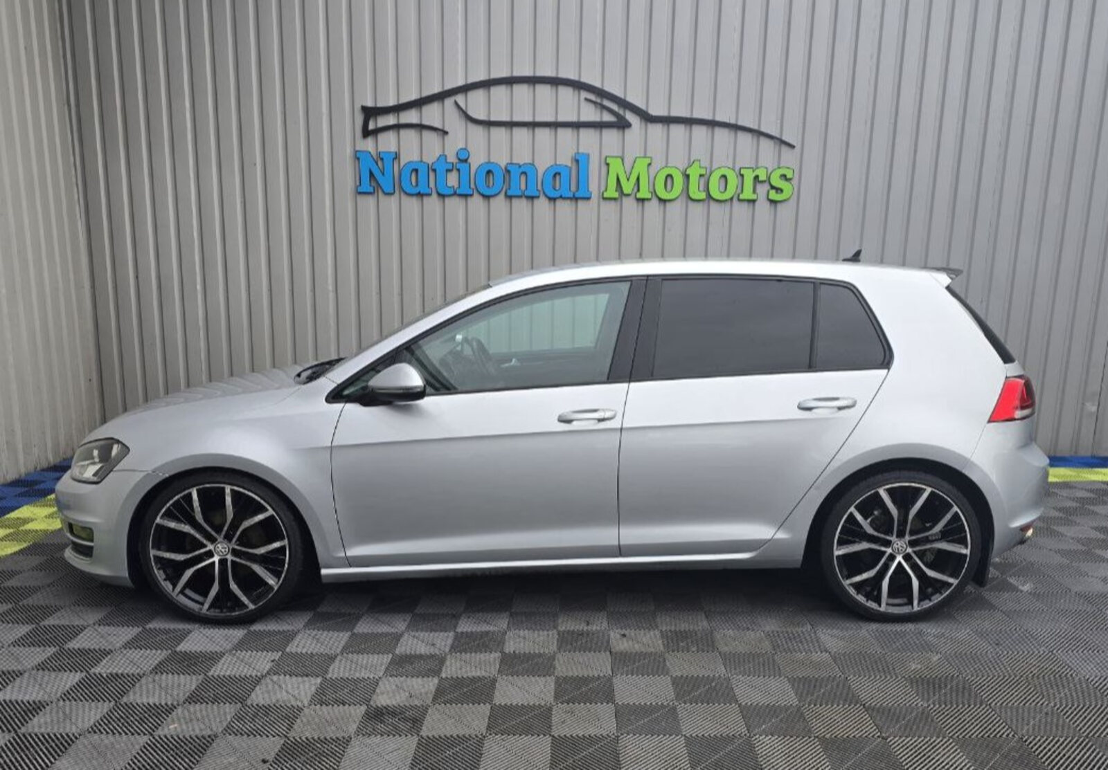 2016 Volkswagen Golf 1.6D TDI Highline - Image 5