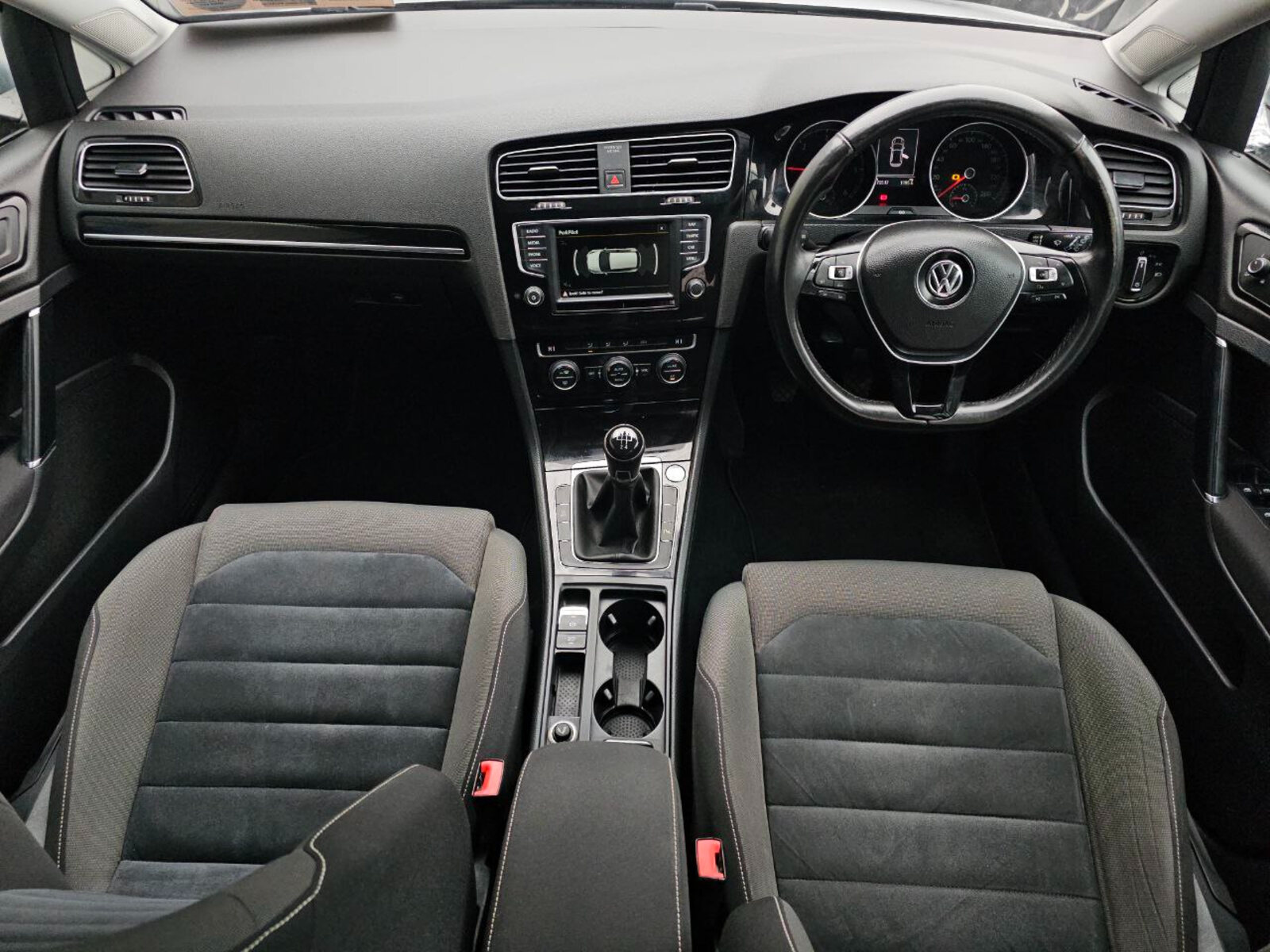 2016 Volkswagen Golf 1.6D TDI Highline - Image 8