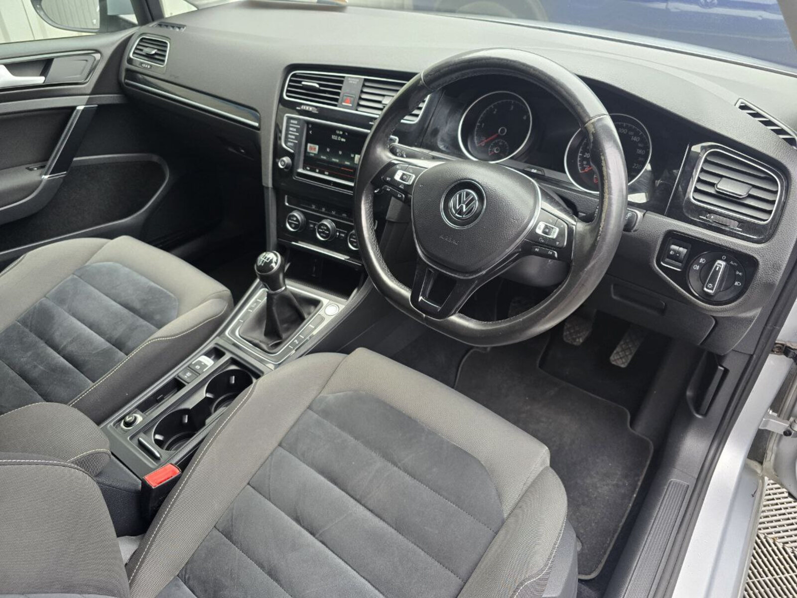 2016 Volkswagen Golf 1.6D TDI Highline - Image 9