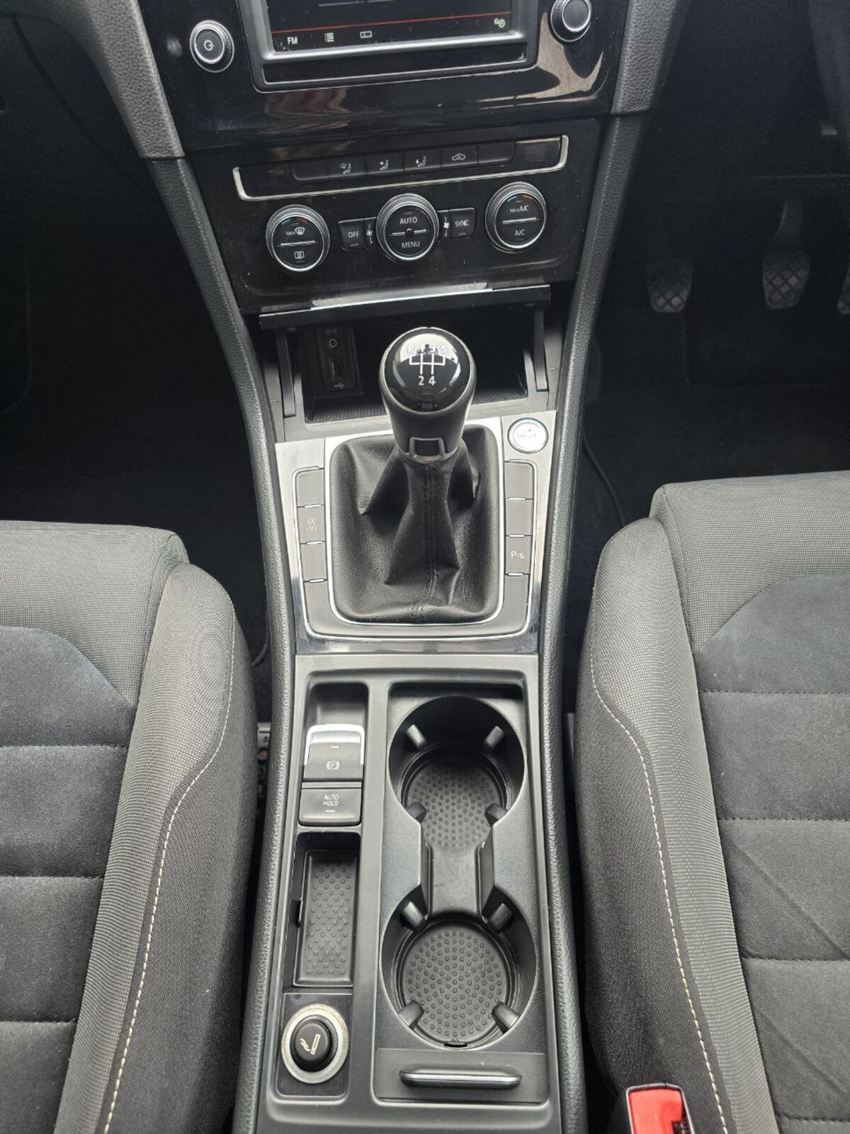 2016 Volkswagen Golf 1.6D TDI Highline - Image 12