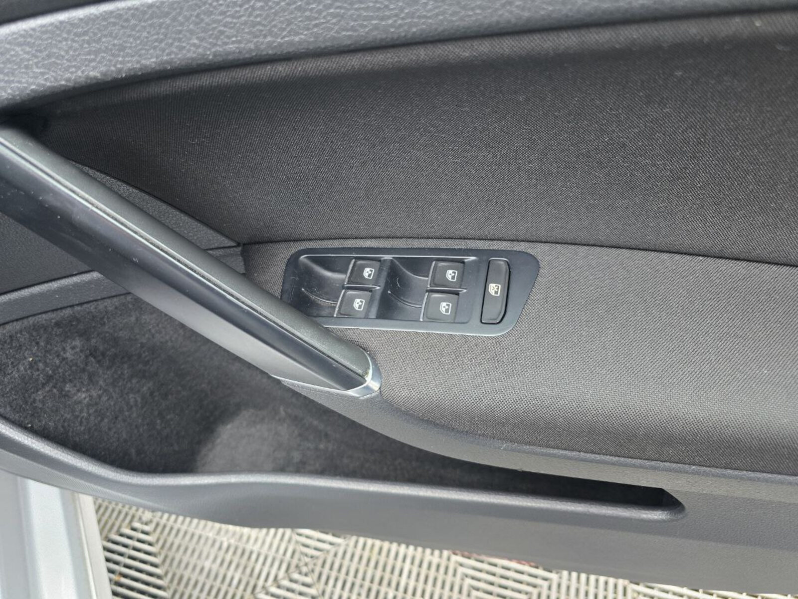 2016 Volkswagen Golf 1.6D TDI Highline - Image 17