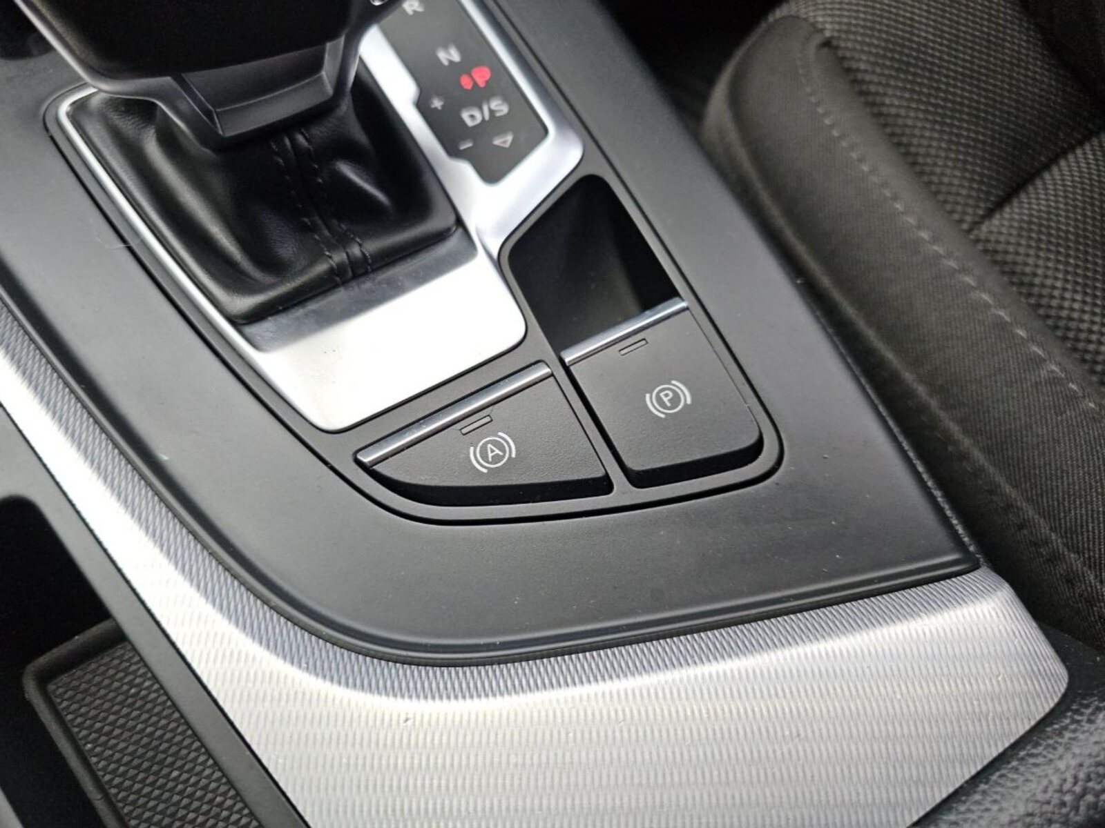 2020 Audi A4 TDI S Tronic SE 163HP Automatic - Image 14