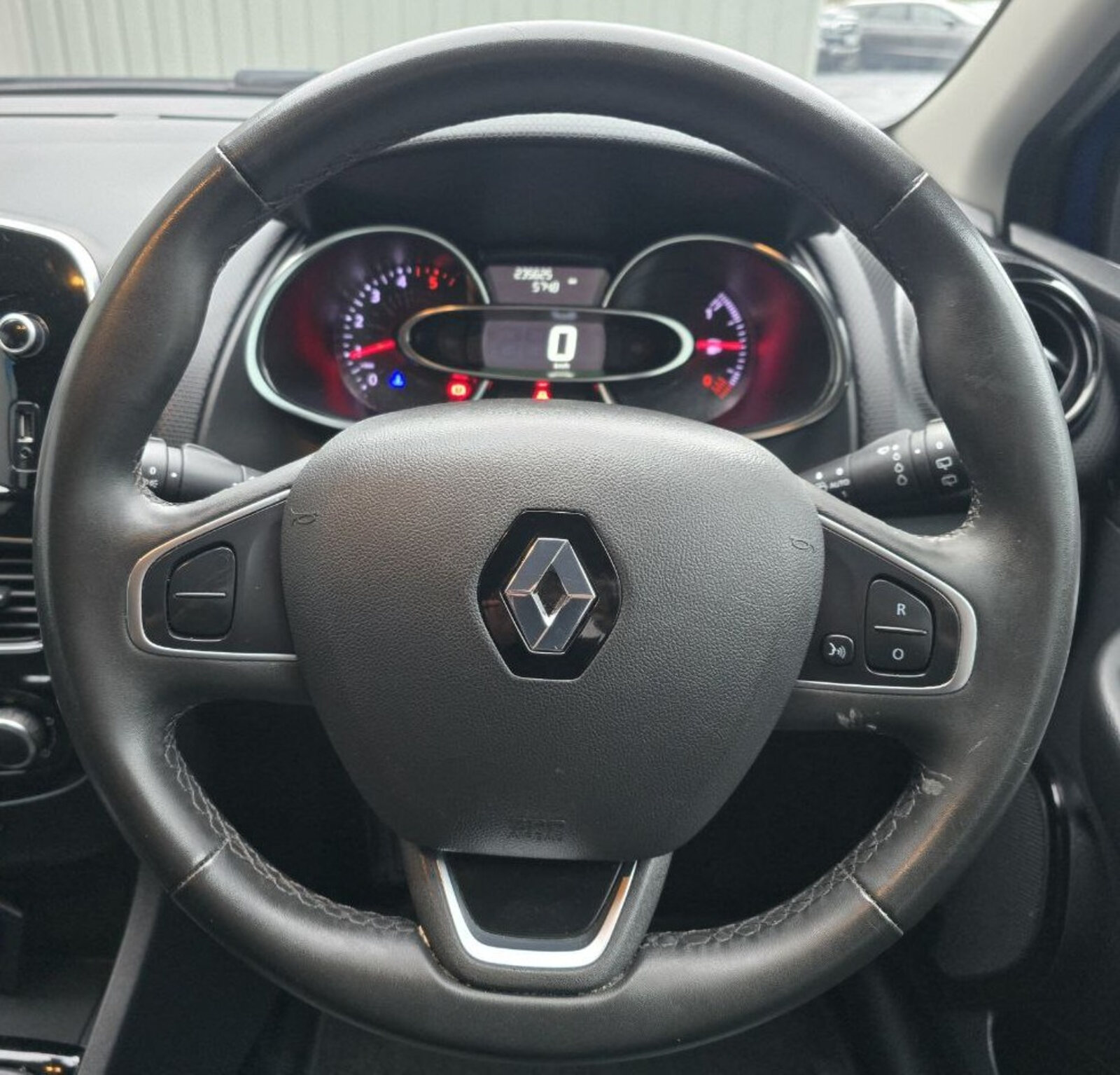 2019 Renault Clio 1.5 DCI ECO DYNAMIQUE NAV - Image 17