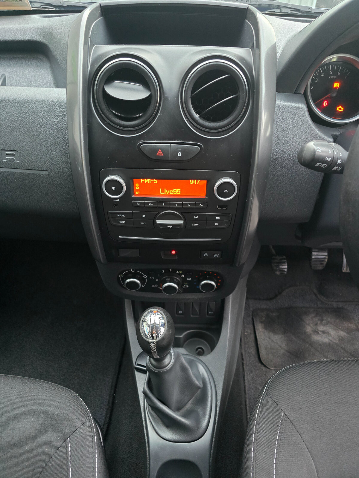 2017 Dacia Duster 1.5 dCi SIGNATURE - Image 10