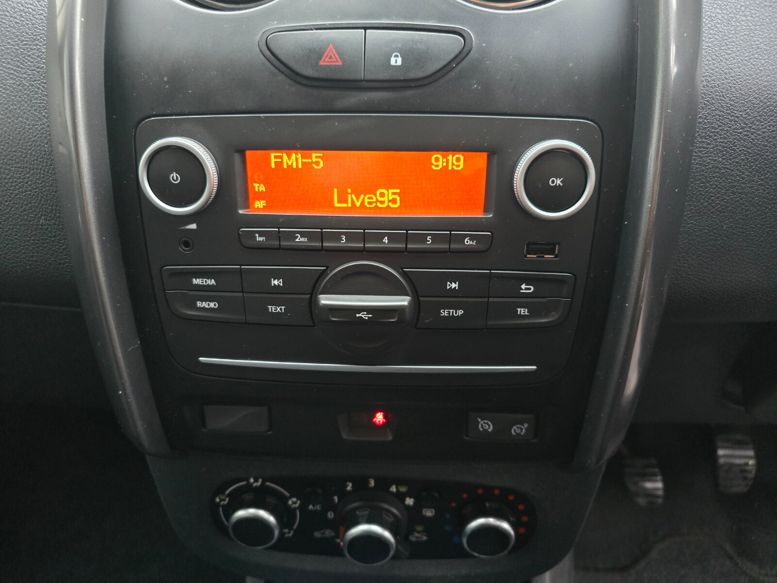 2017 Dacia Duster 1.5 dCi SIGNATURE - Image 11