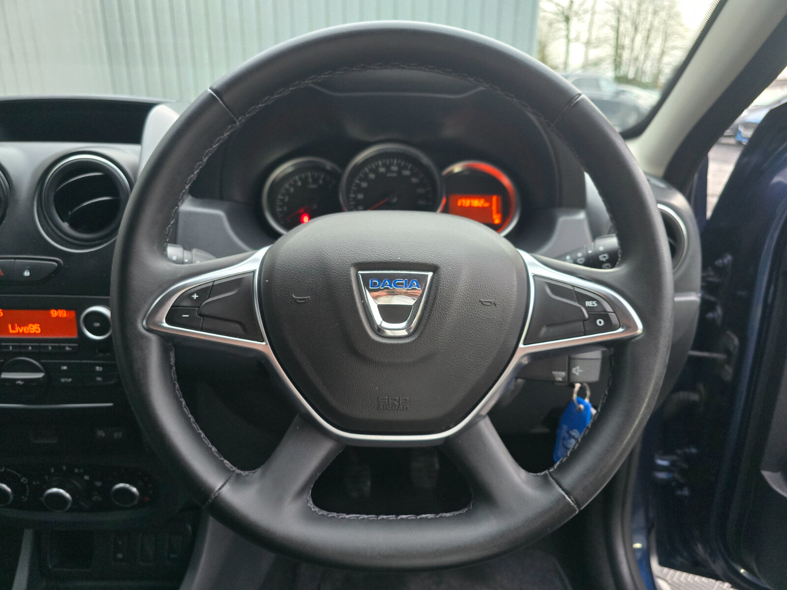 2017 Dacia Duster 1.5 dCi SIGNATURE - Image 12
