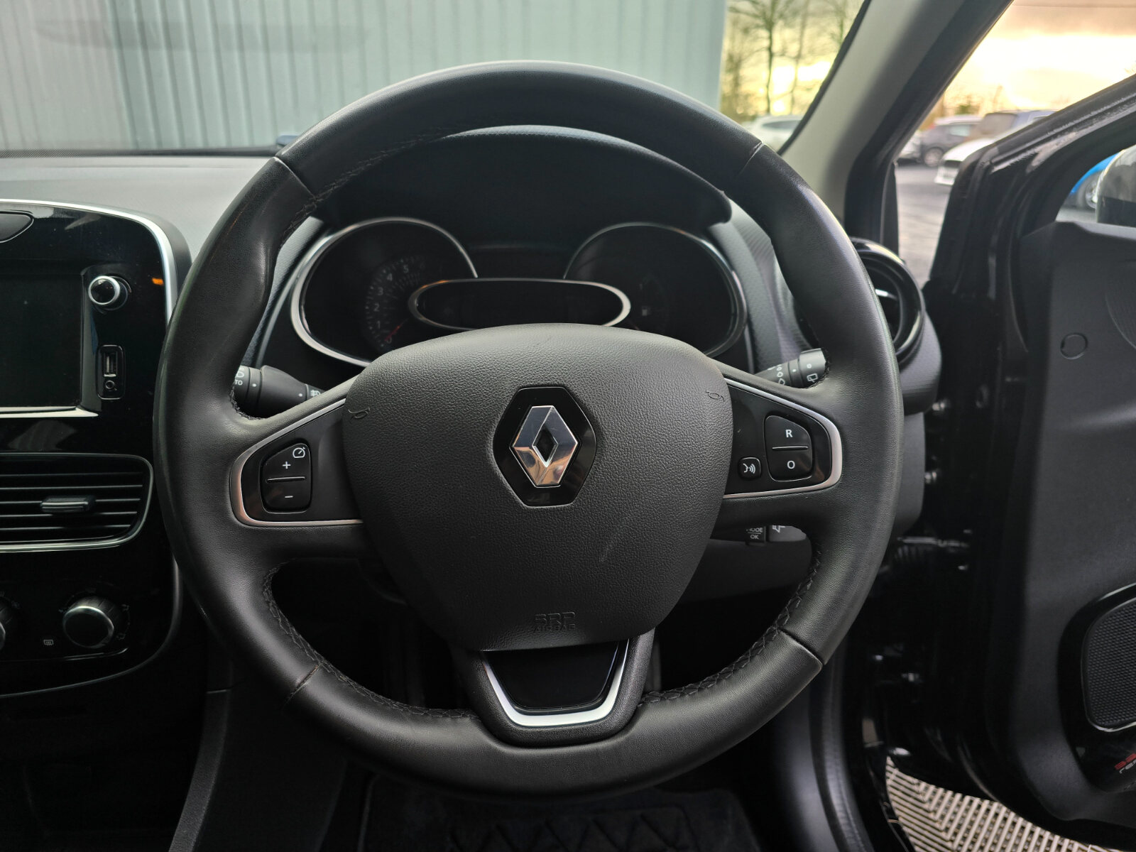 2019 Renault Clio 0.9 TCE DYNAMIQUE NAV - Image 16