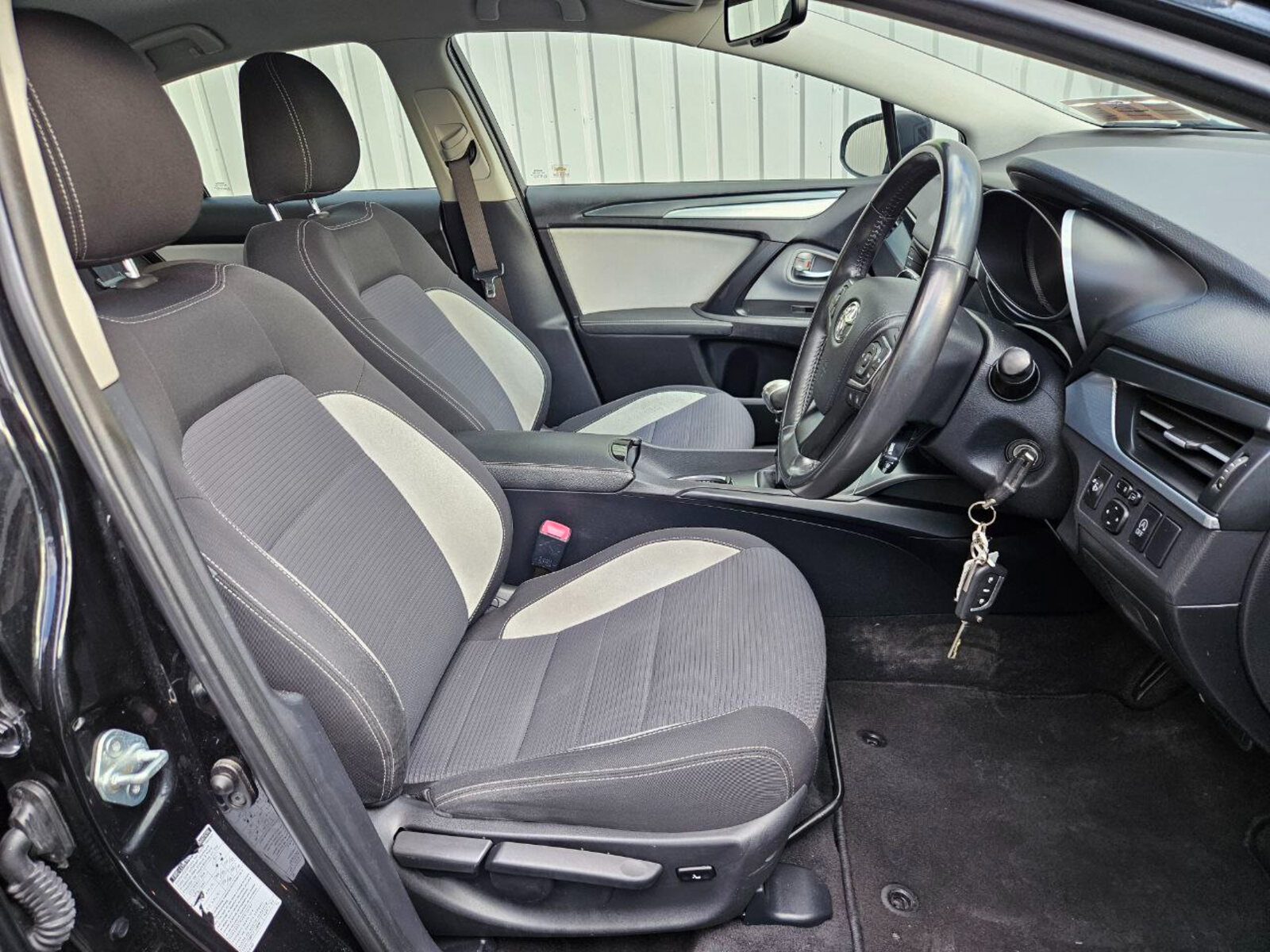 2017 Toyota Avensis 1.6 D-4D Luna Navi Saloon - Image 9