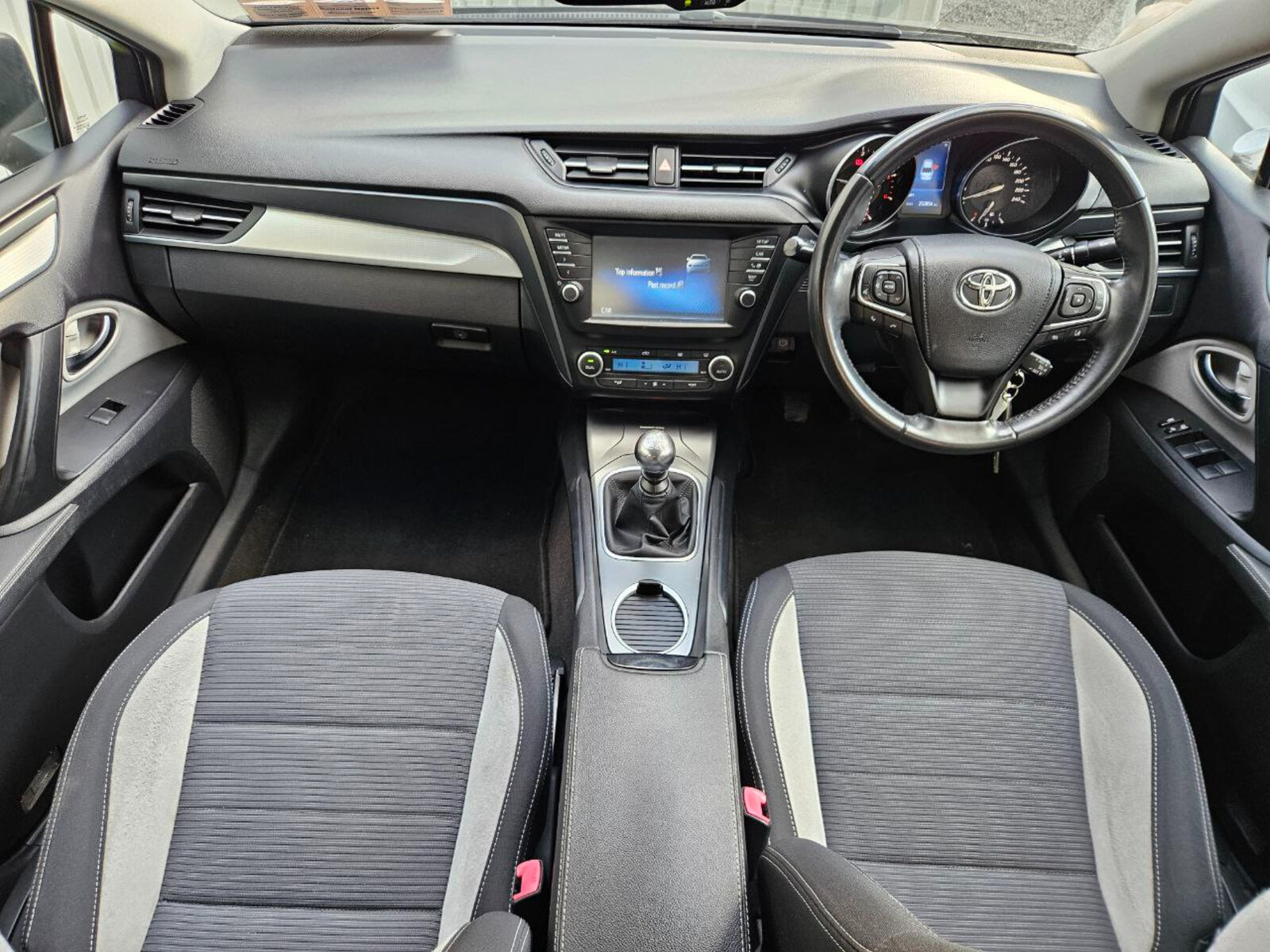 2017 Toyota Avensis 1.6 D-4D Luna Navi Saloon - Image 11