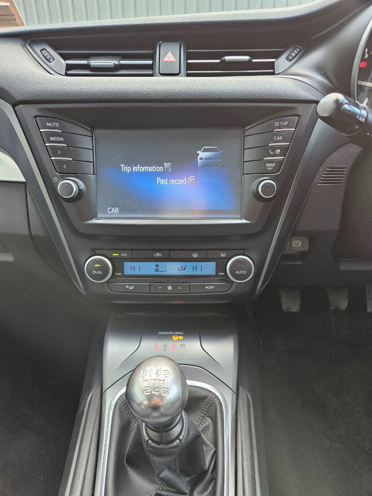 2017 Toyota Avensis 1.6 D-4D Luna Navi Saloon - Image 12