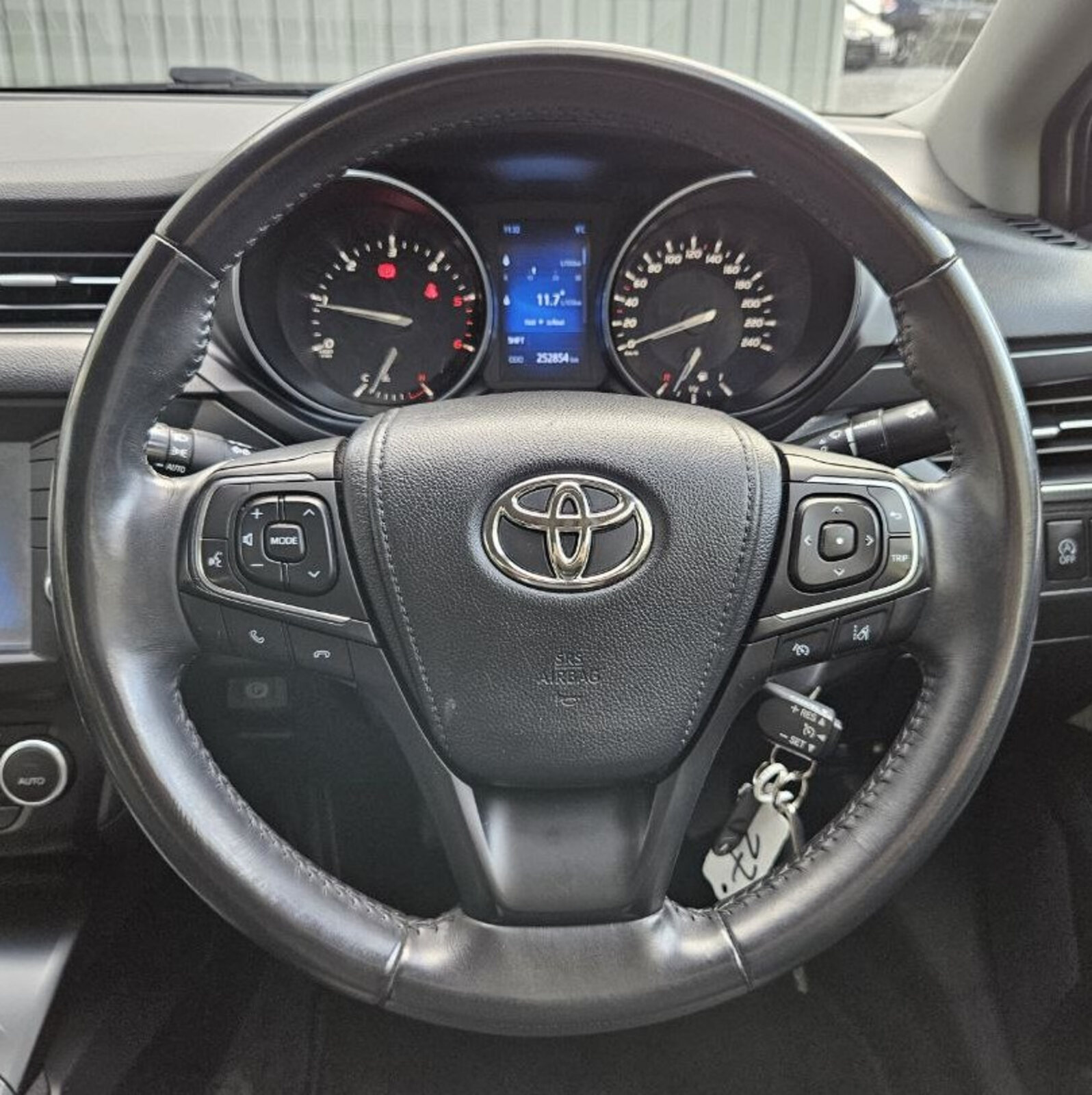 2017 Toyota Avensis 1.6 D-4D Luna Navi Saloon - Image 15
