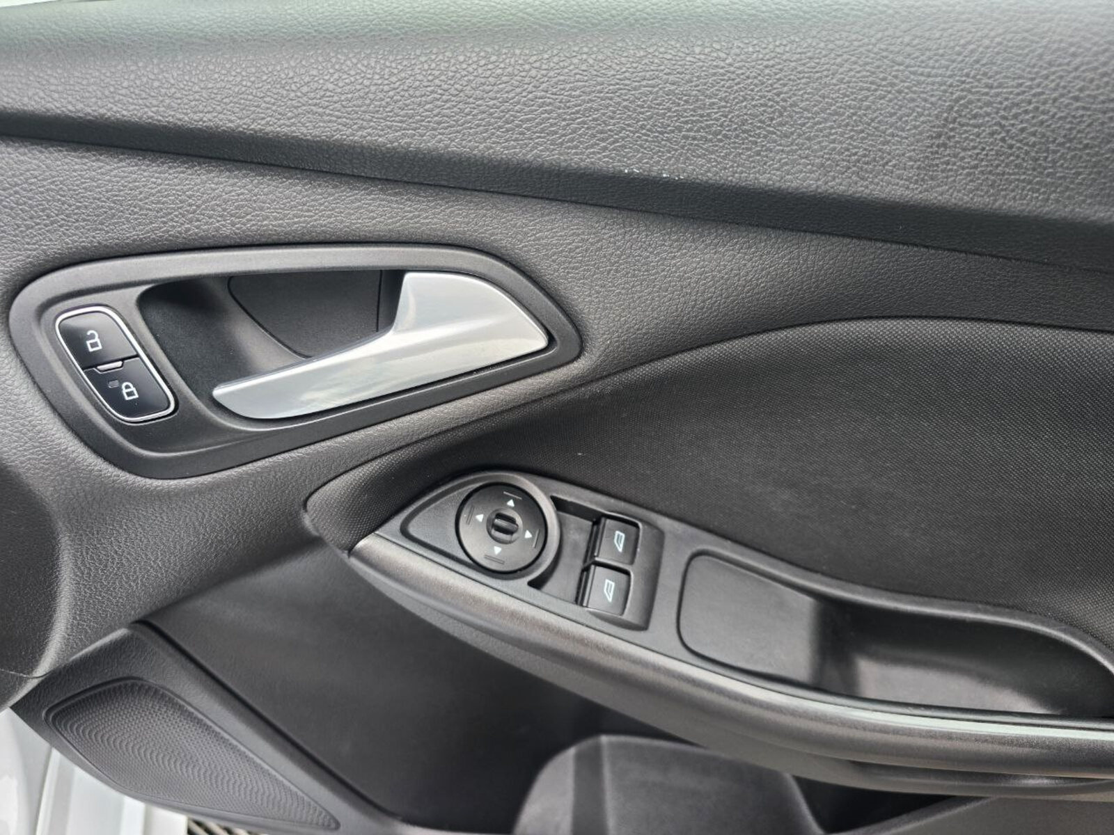 2017 Ford Focus ST-Line 1.5 TDCi - Image 19