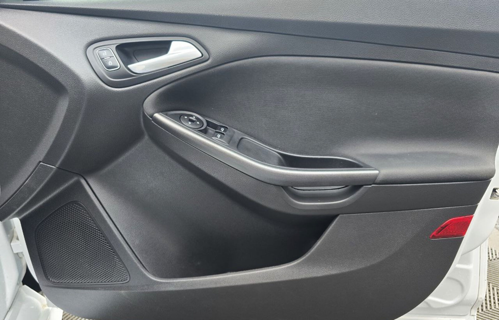 2017 Ford Focus ST-Line 1.5 TDCi - Image 20