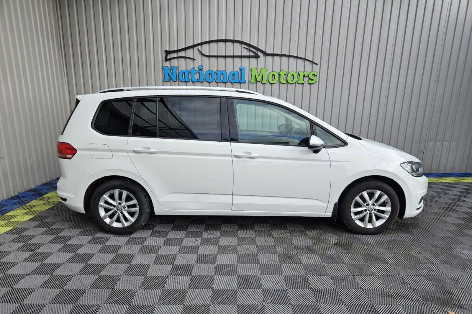 2016 Volkswagen Touran  2.0 TDI Comfortline 7 Seat - Image 2