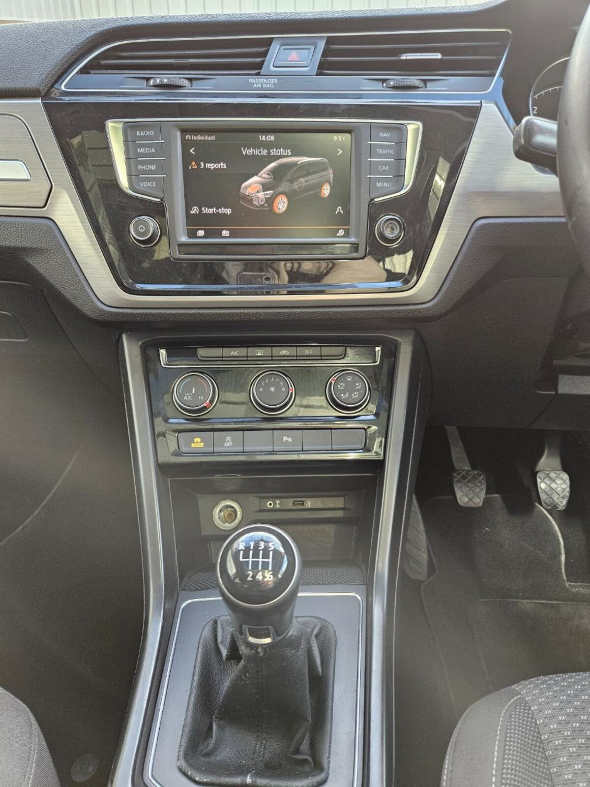 2016 Volkswagen Touran  2.0 TDI Comfortline 7 Seat - Image 11