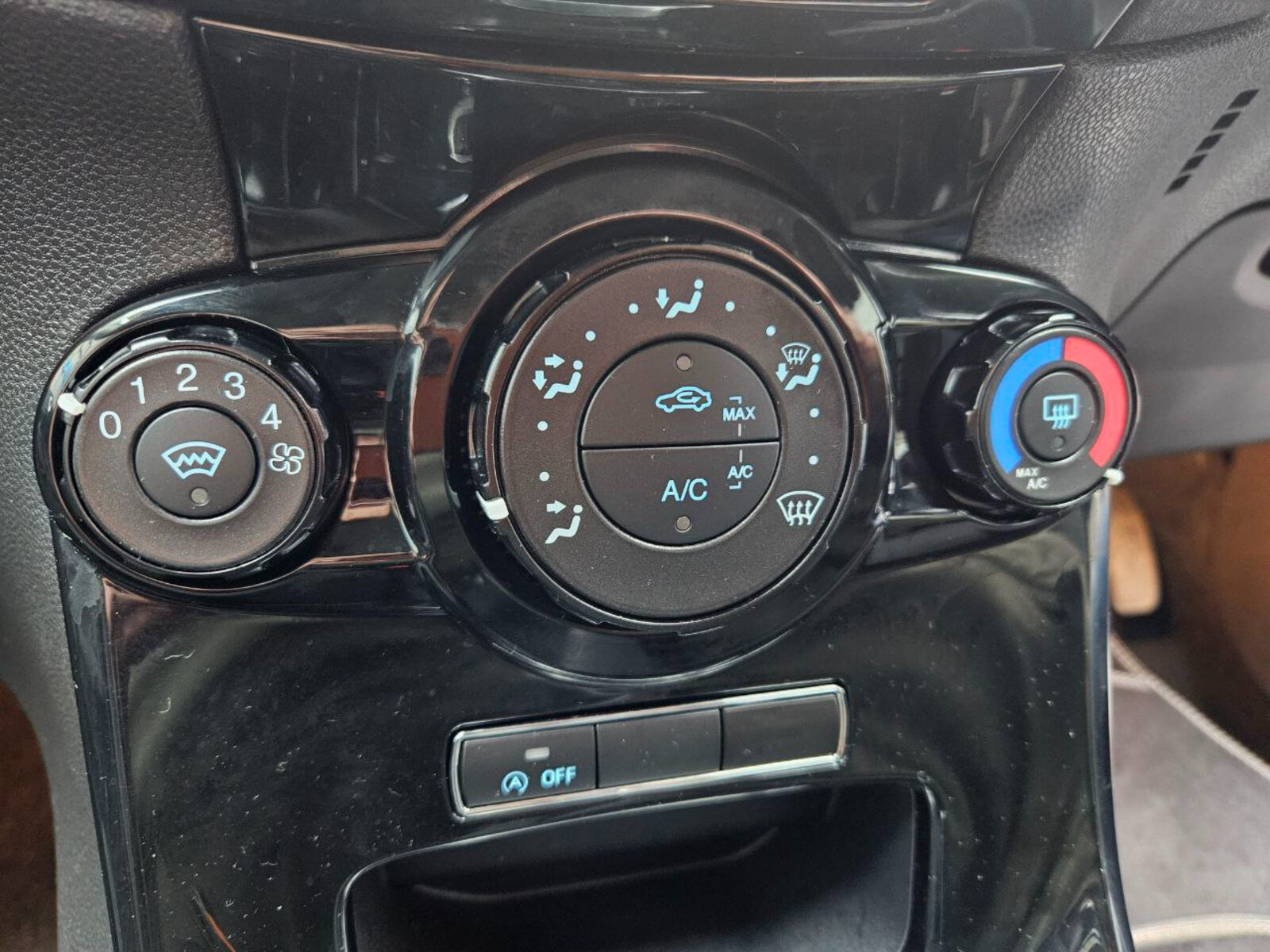 2017 Ford Fiesta 1.0 PETROL - Image 15