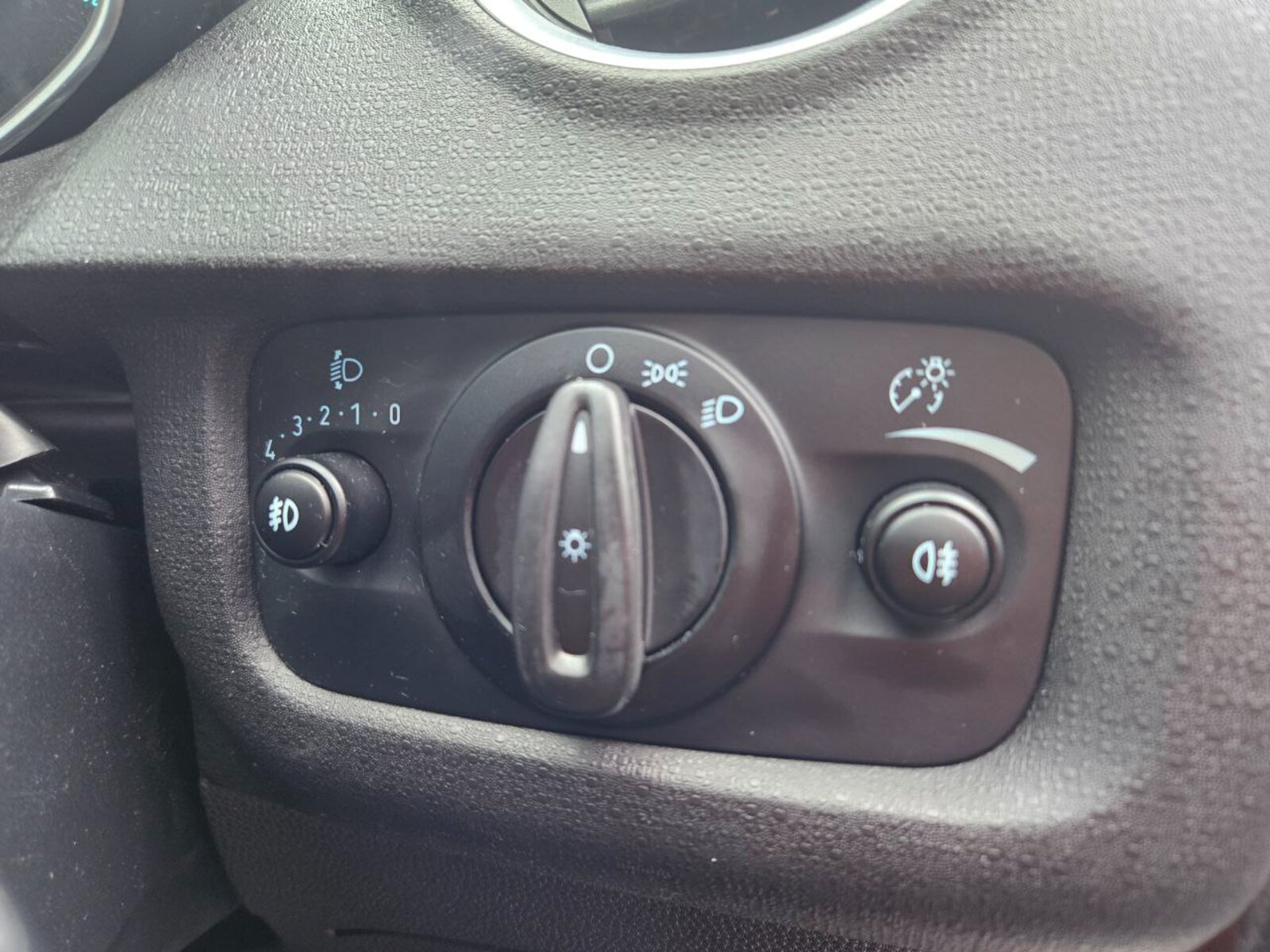 2017 Ford Fiesta 1.0 PETROL - Image 18