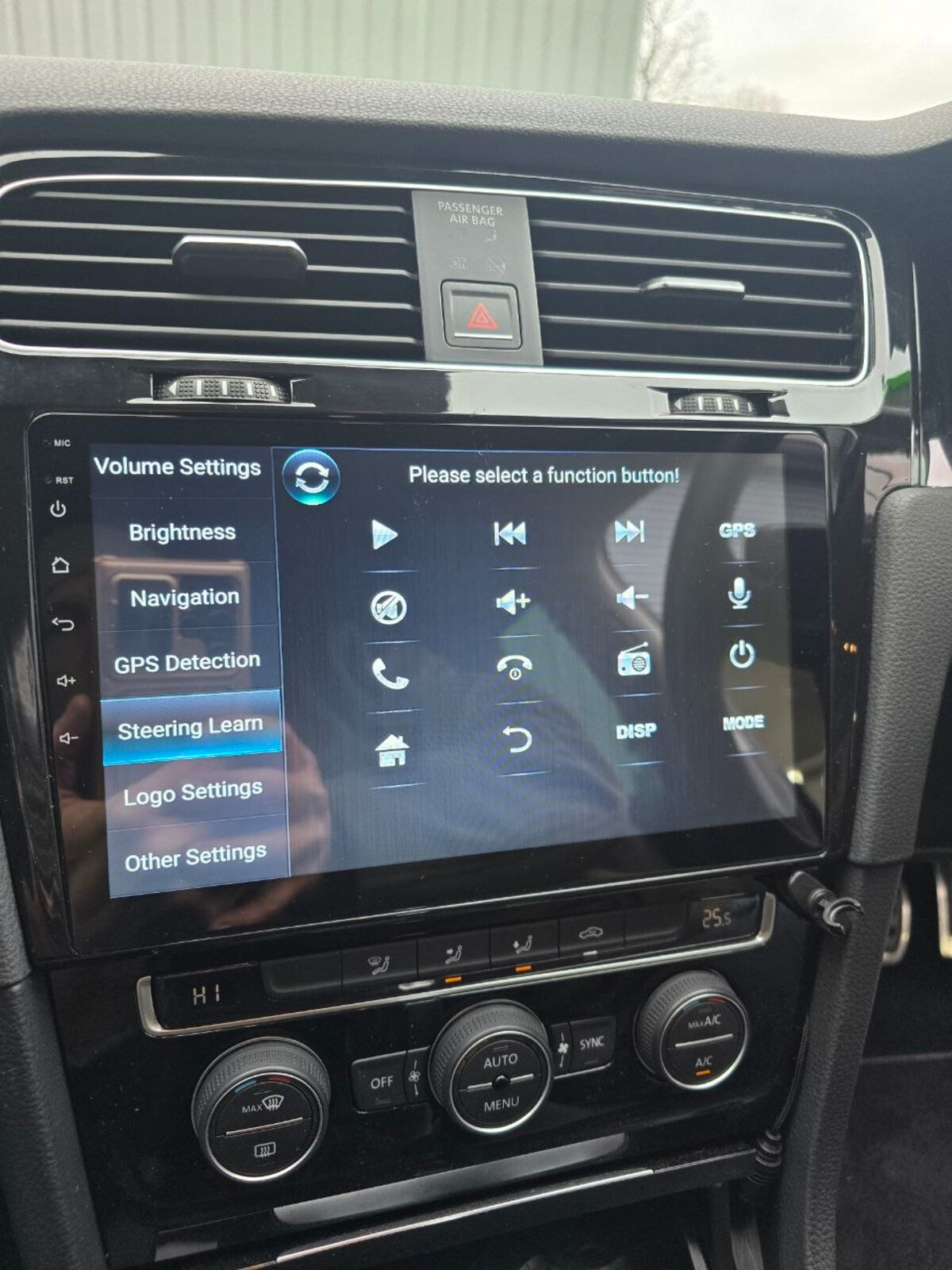 2016 Volkswagen Golf 1.2 Automatic TSI Trendline - Image 15