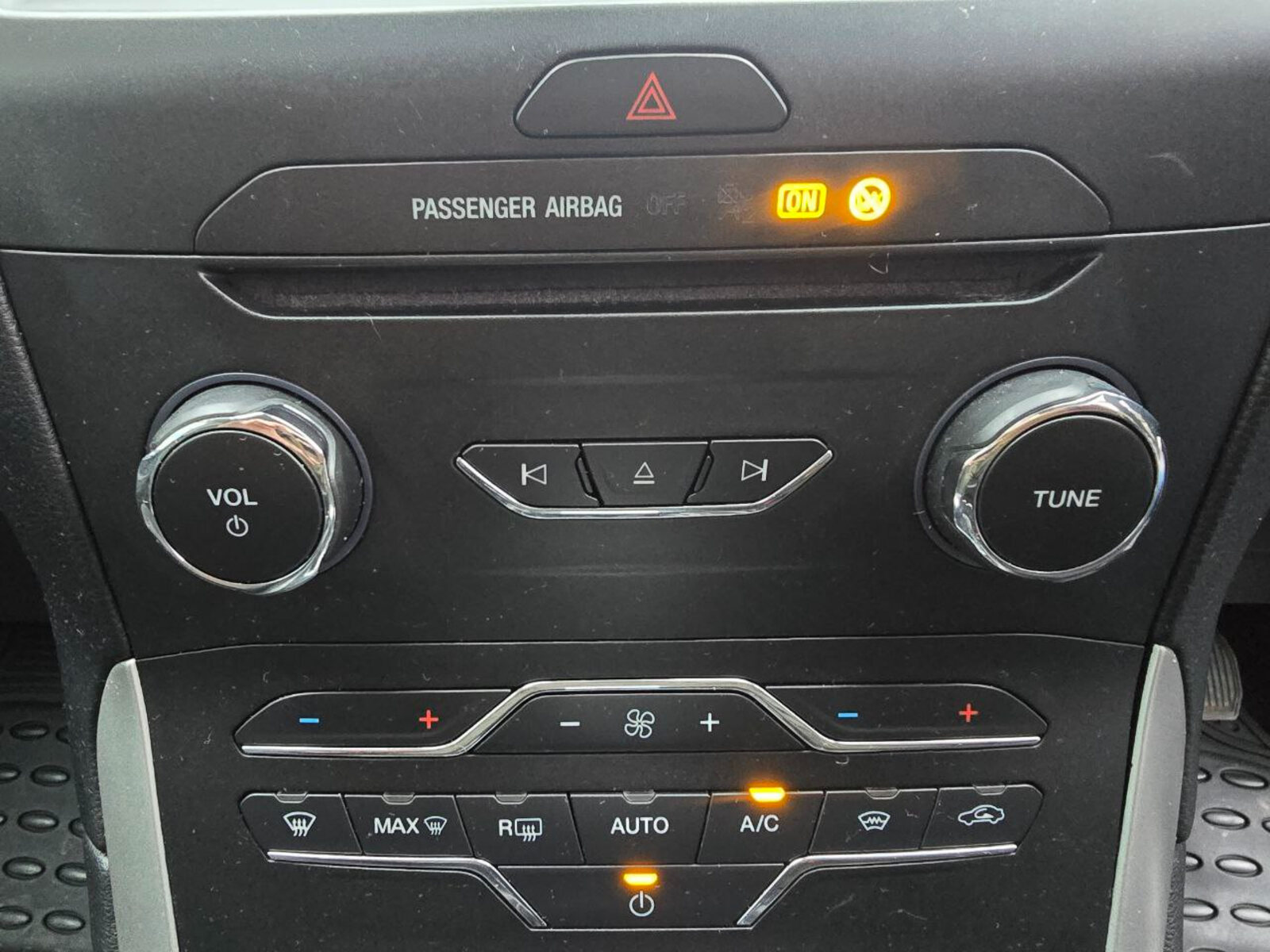 2017 Ford Galaxy 2.0TDCi Automatic 7 Seater - Image 13