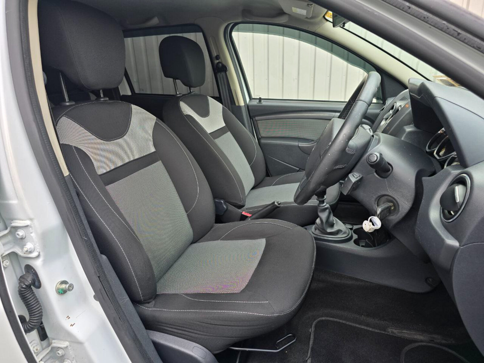 2017 Dacia Duster 1.5 dCi 110 PRESTIGE - Image 9