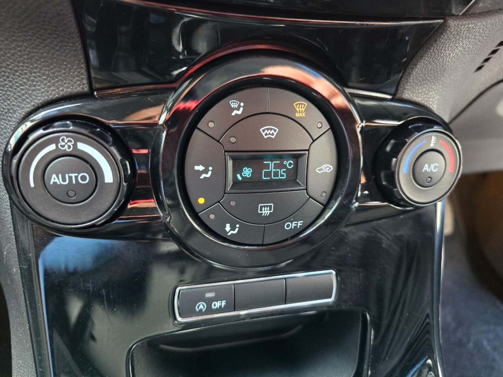 2015 Ford Fiesta Titanium 1.0 Petrol - Image 15