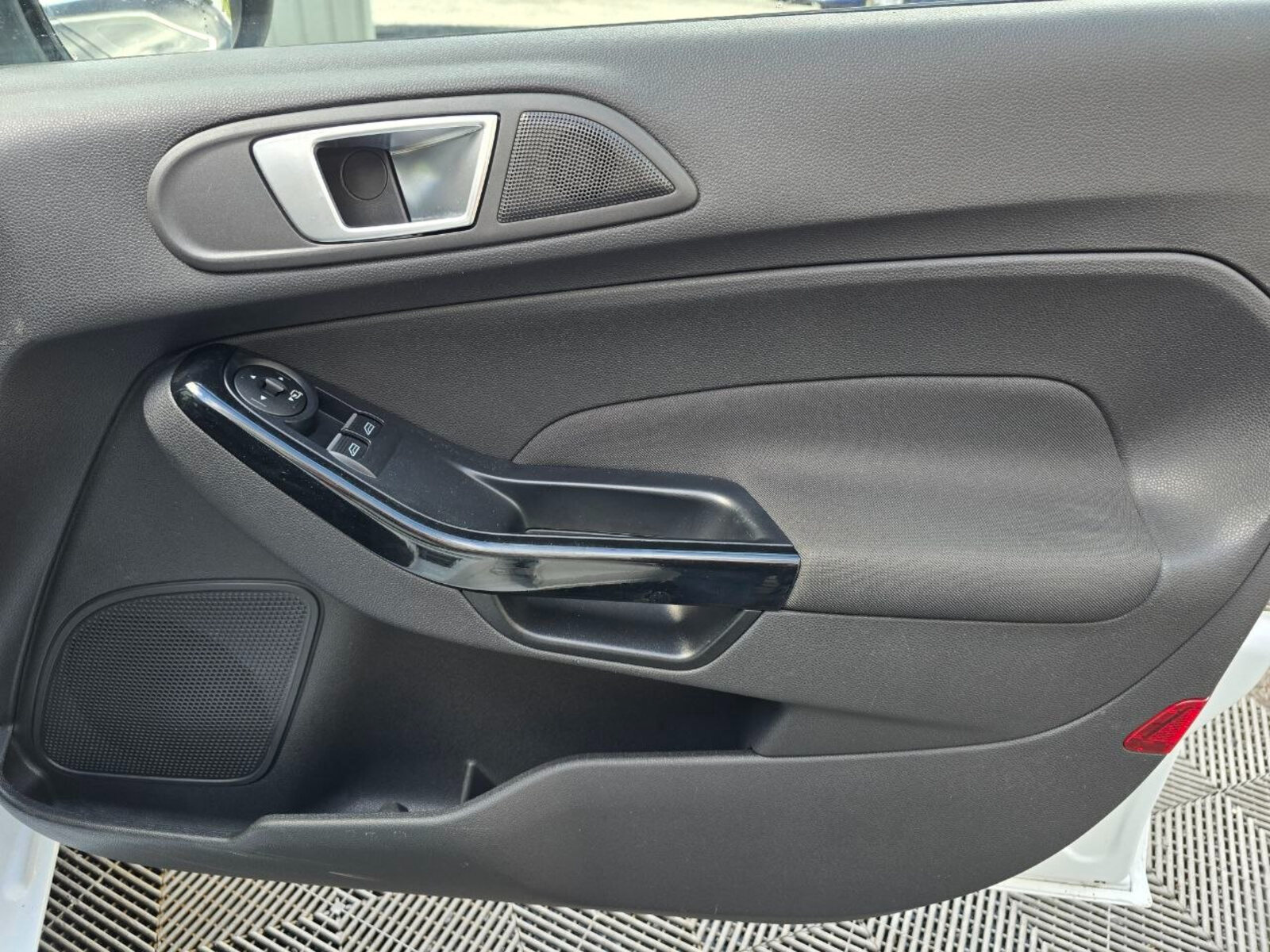 2015 Ford Fiesta Titanium 1.0 Petrol - Image 17