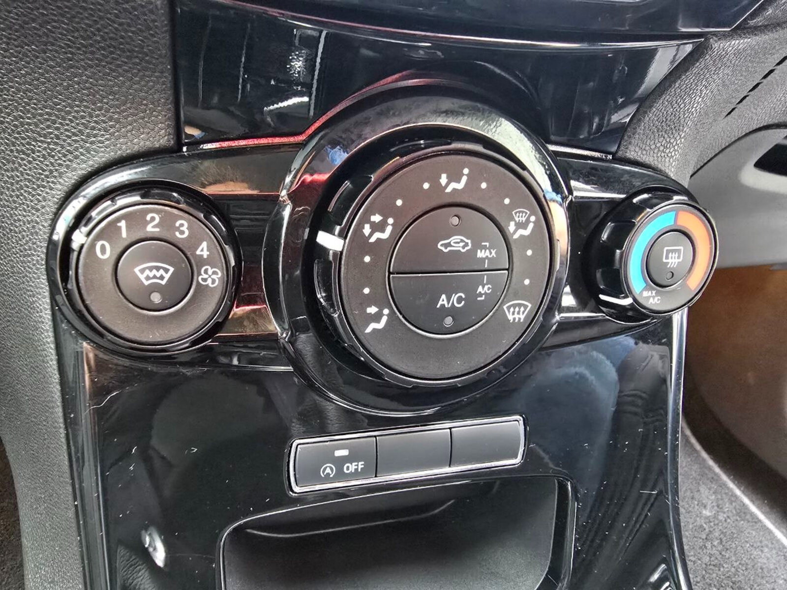 2015 Ford Fiesta 1.0 Petrol - Image 16