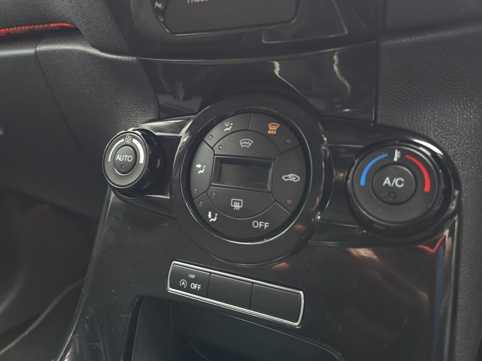 2015 Ford Fiesta Titanium 1.0 Petrol - Image 14