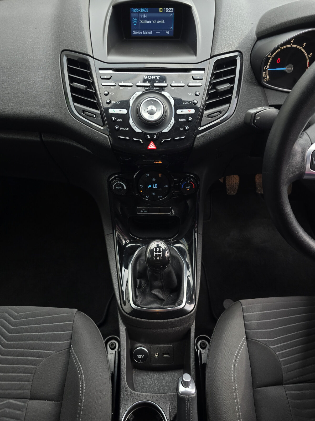 2015 Ford Fiesta Titanium 1.0 Petrol - Image 12