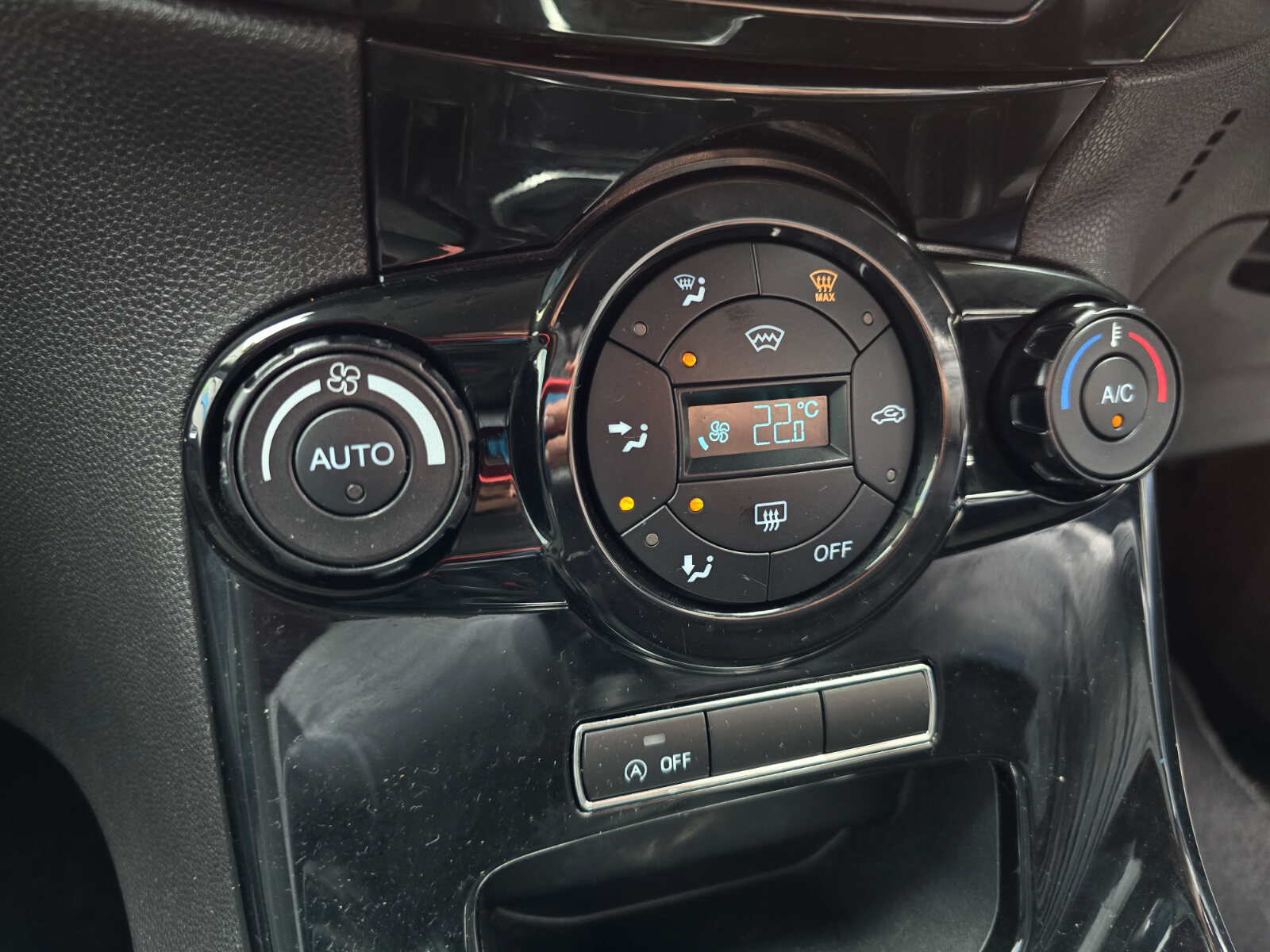 2015 Ford Fiesta Titanium 1.0 Petrol - Image 15