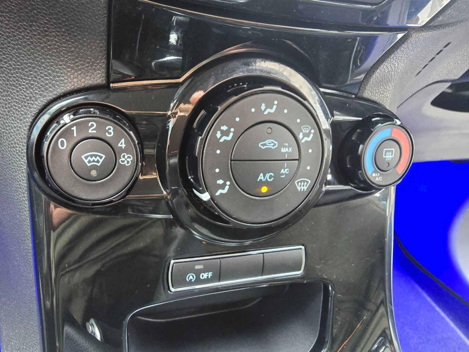 2015  Ford Fiesta 1.0 Petrol Zetec-S - Image 14