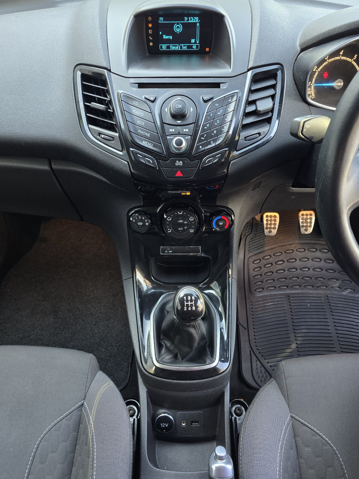 2014 Ford Fiesta Titanium 1.0 Petrol - Image 13