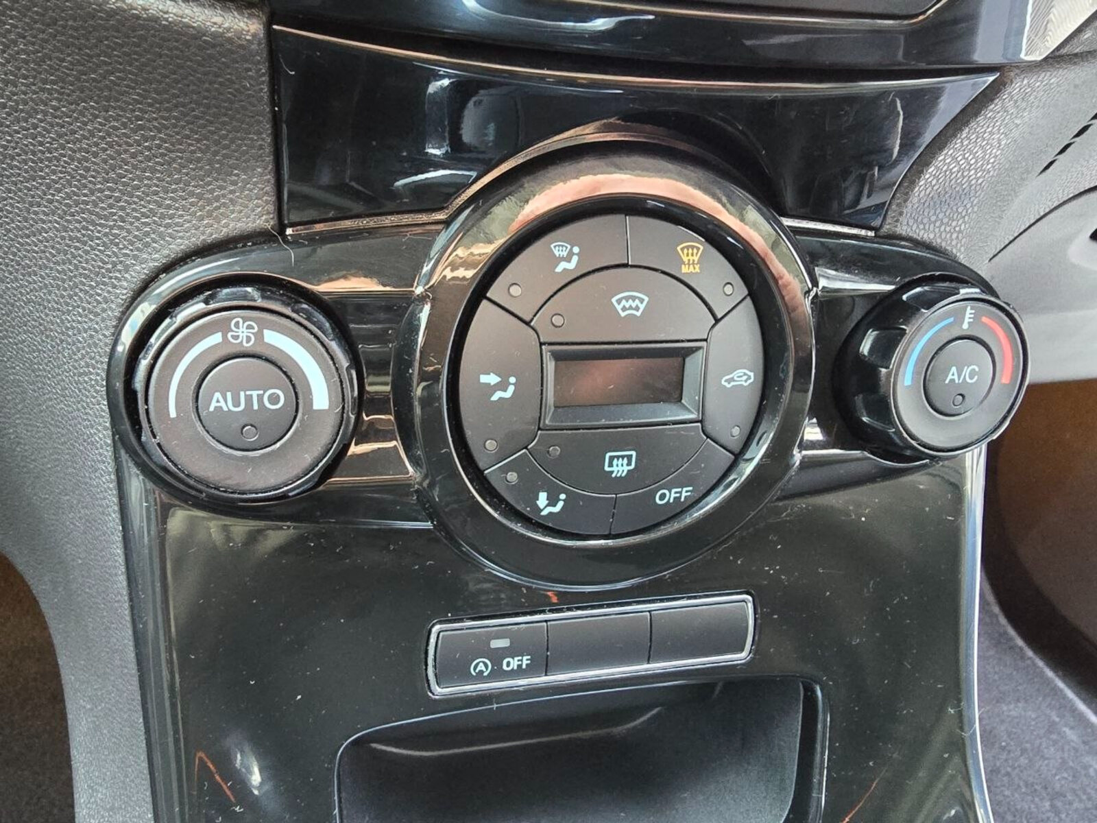 2015 Ford Fiesta Titanium 1.0 Petrol - Image 15