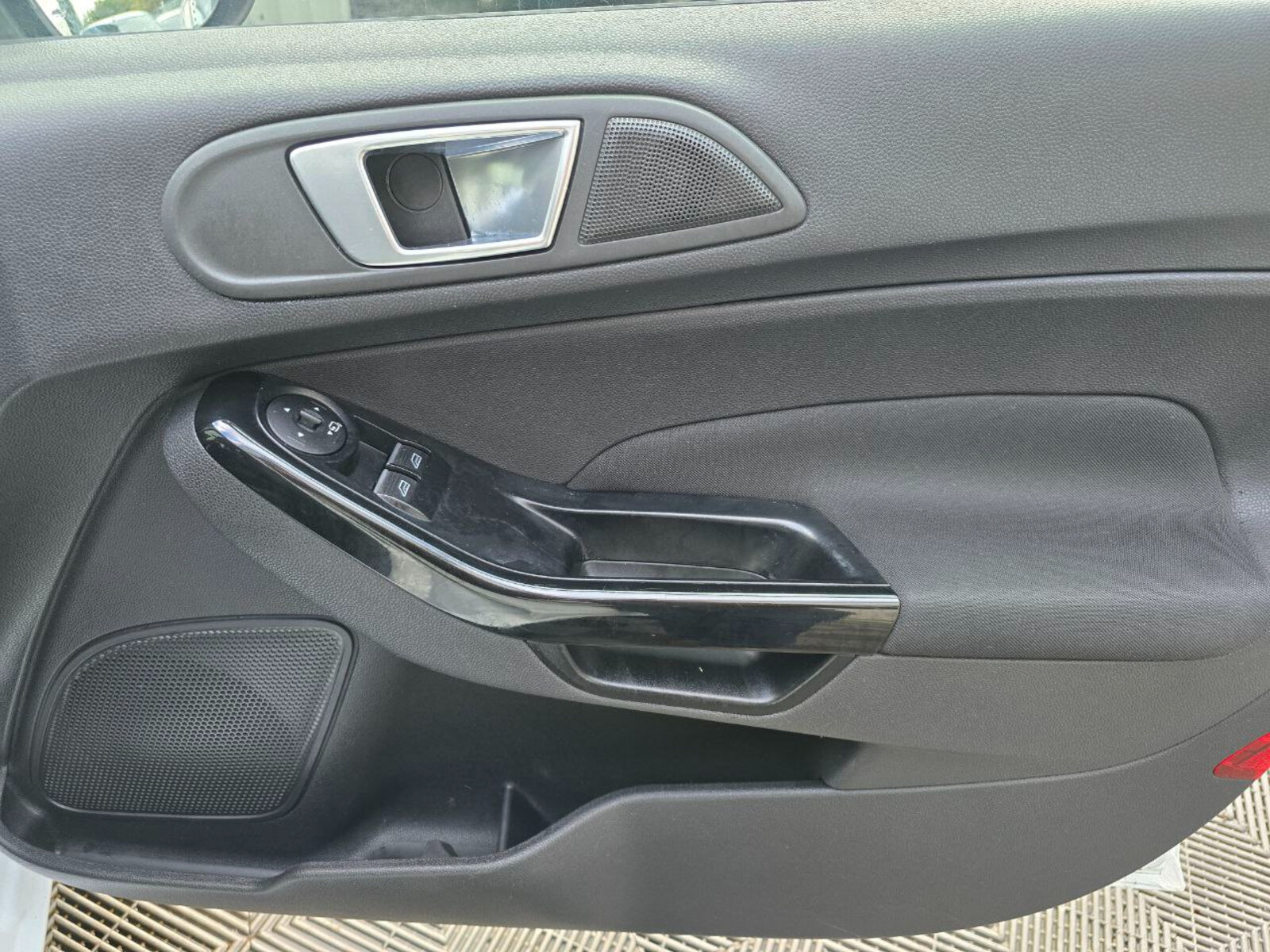 2015 Ford Fiesta Titanium 1.0 Petrol - Image 18