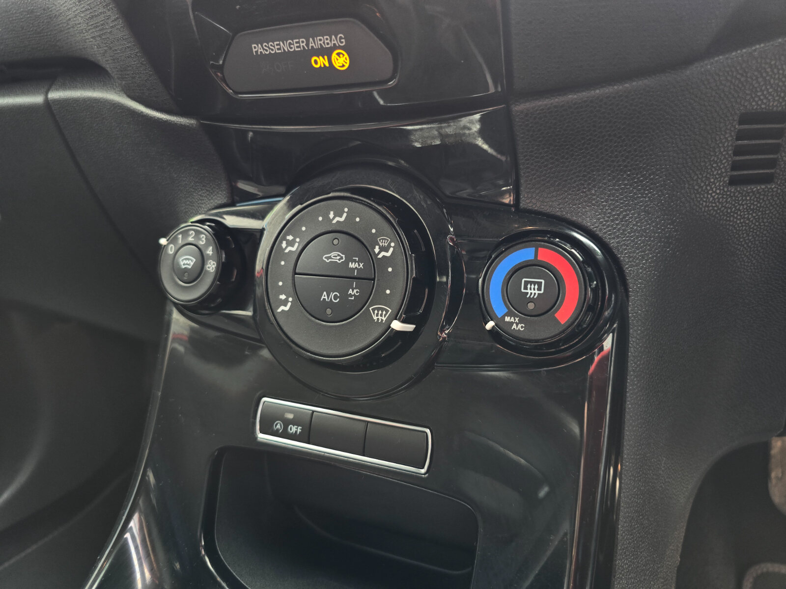 2015 Ford Fiesta Zetec S 1.0 Petrol - Image 14