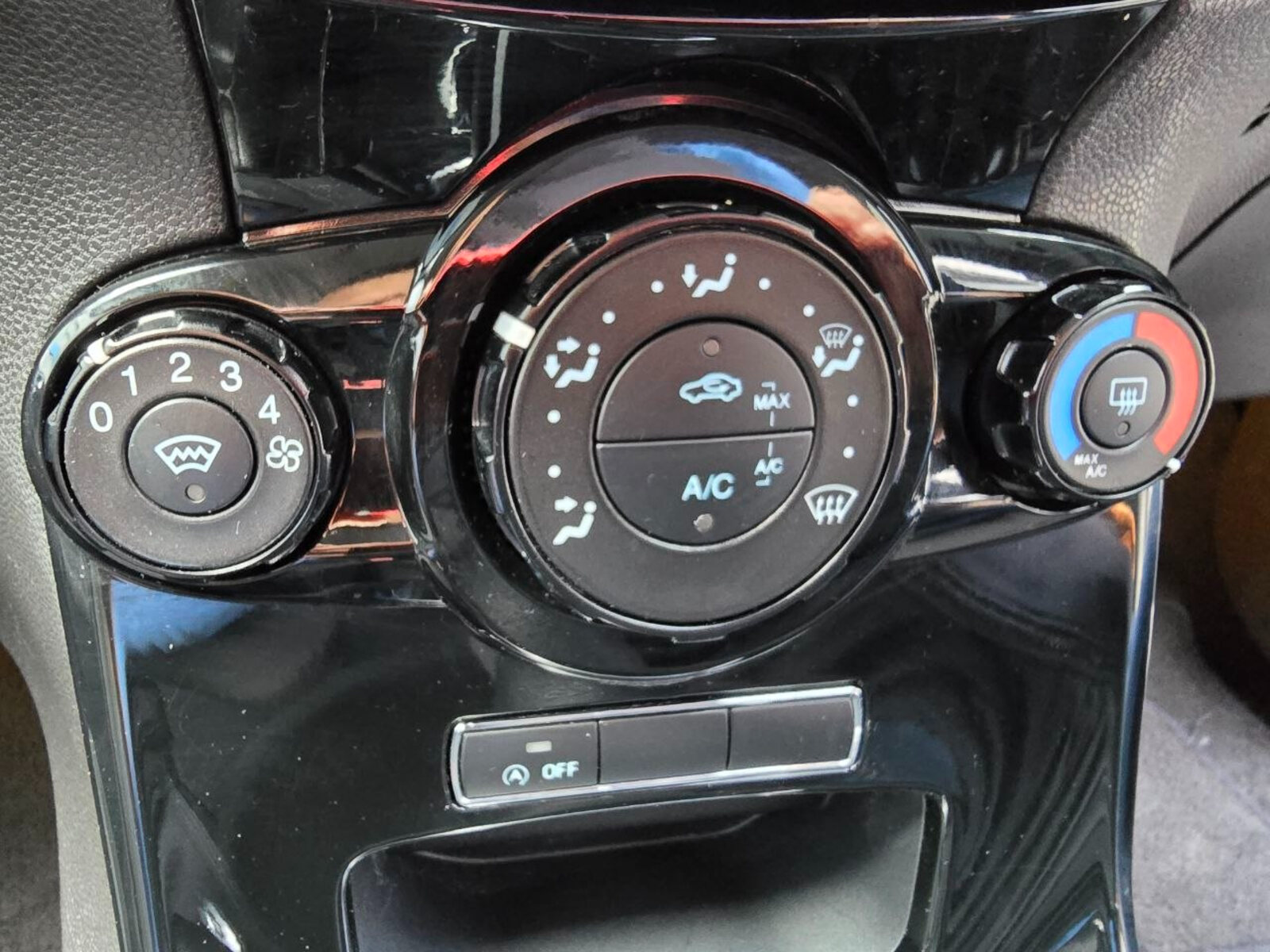 2015 Ford Fiesta 1.0 Petrol - Image 16
