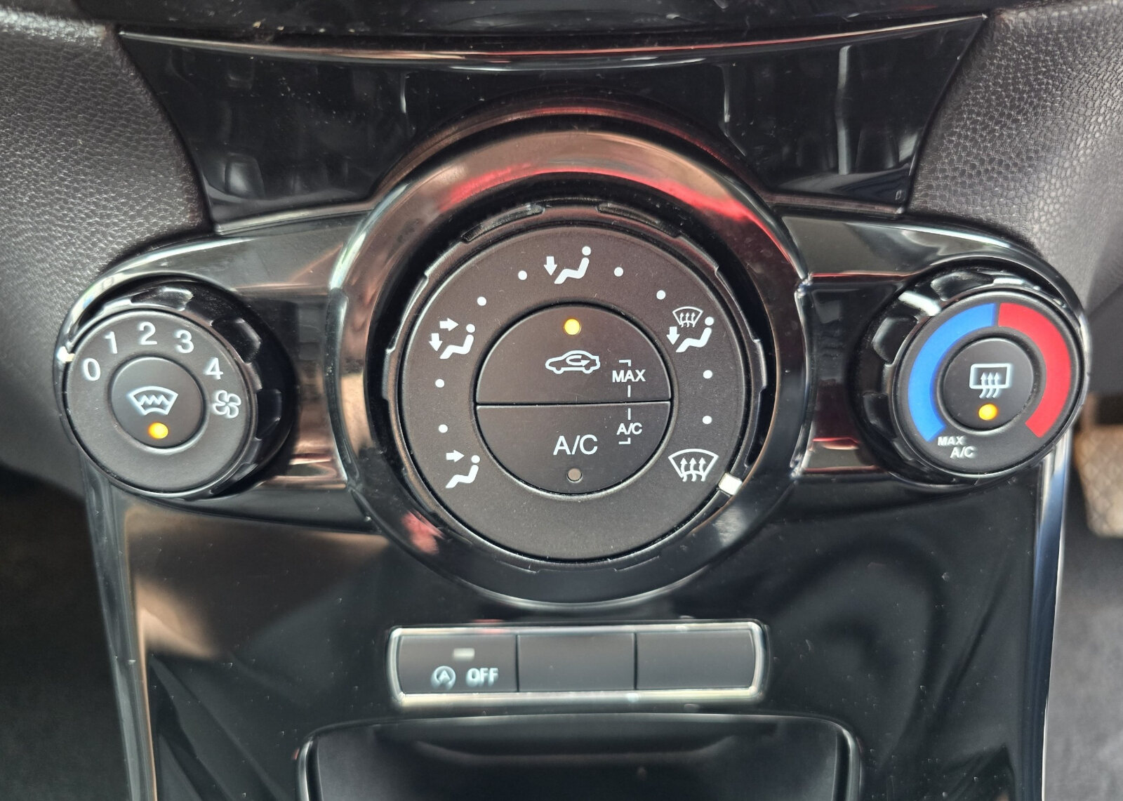 2015 Ford Fiesta 1.0 Petrol - Image 16