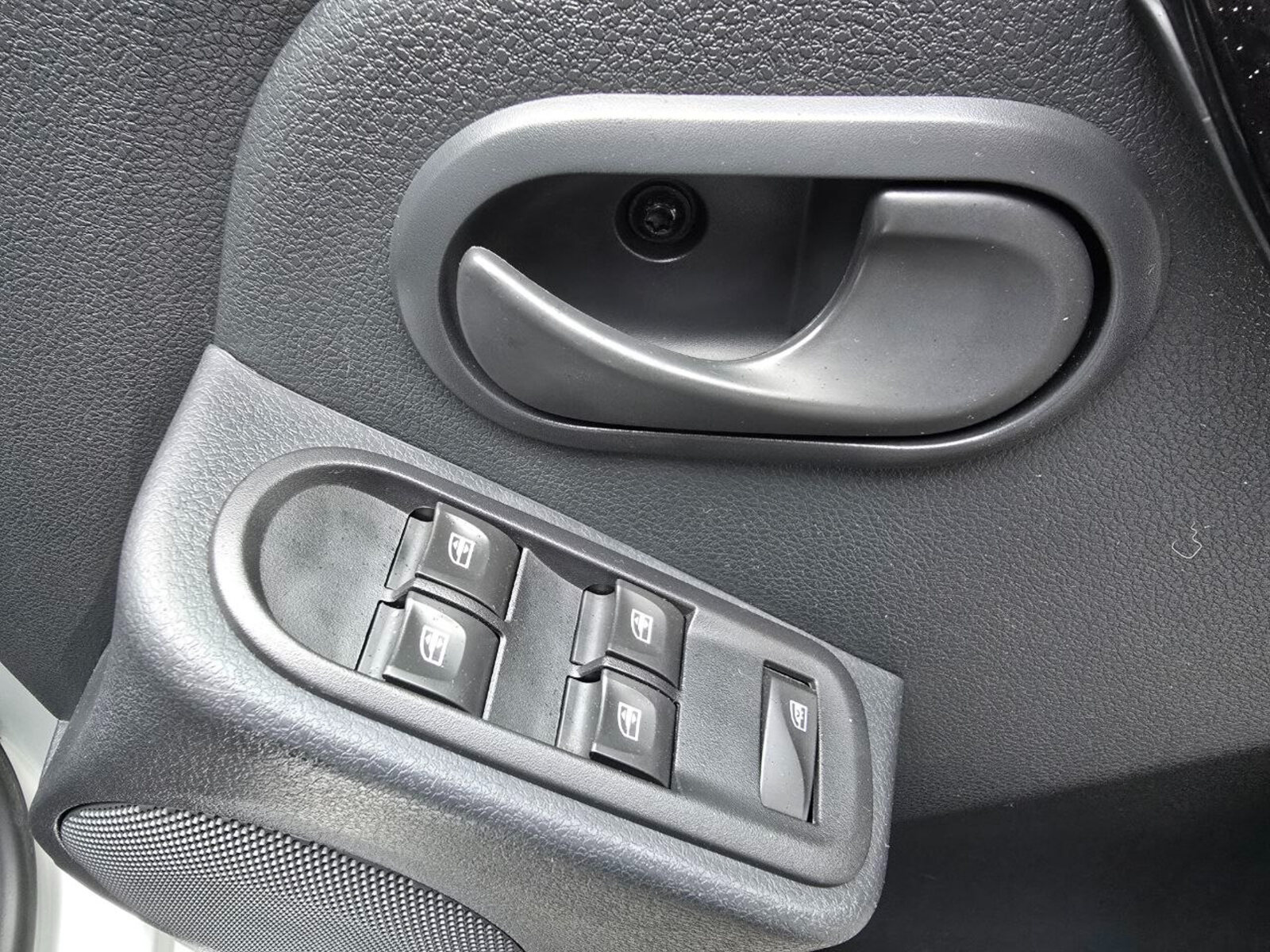 2014 Dacia Duster 1.5 dCi SIGNATURE - Image 18