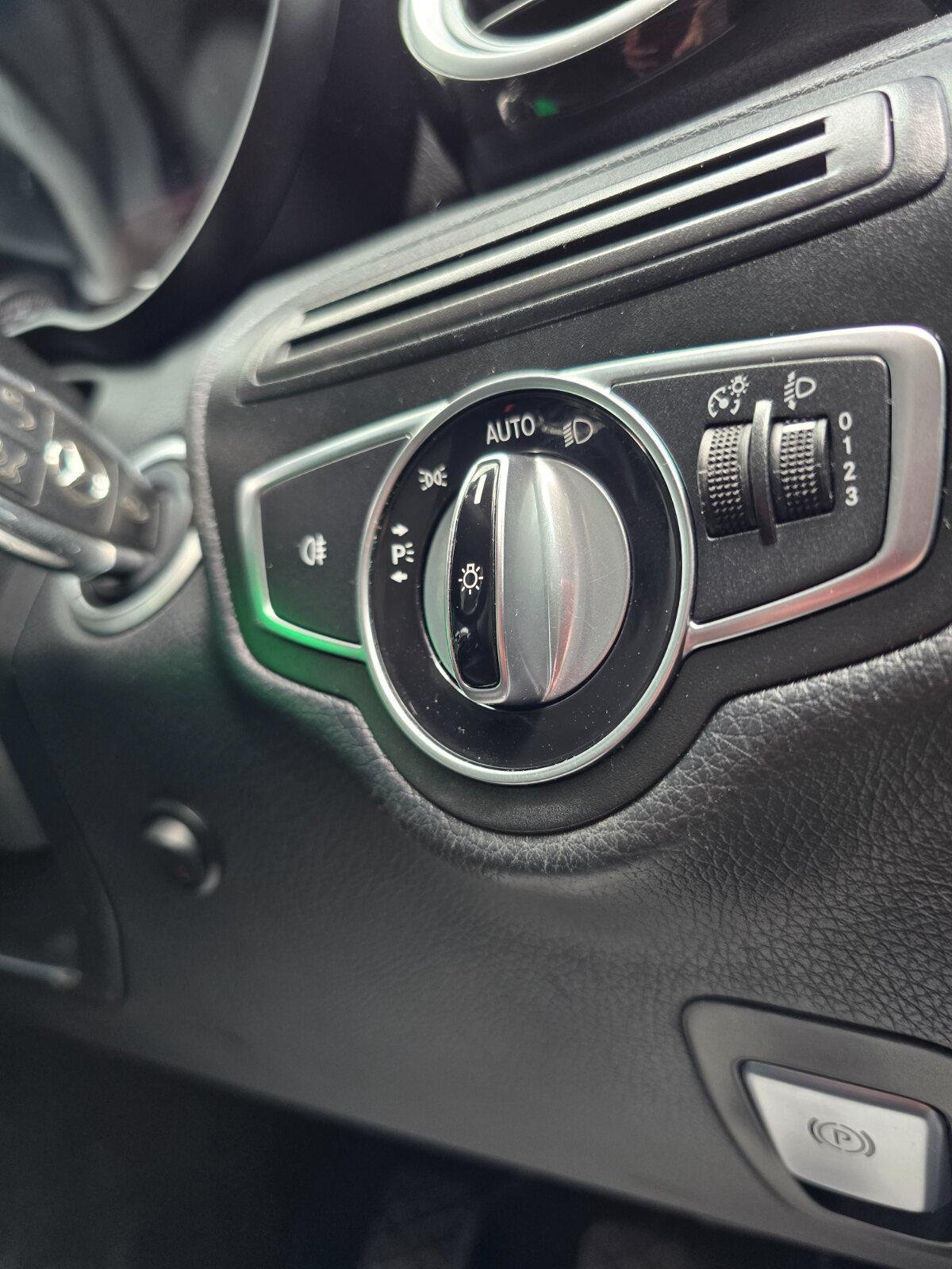 2016 Mercedes-Benz C-Class C 180 D - Image 19