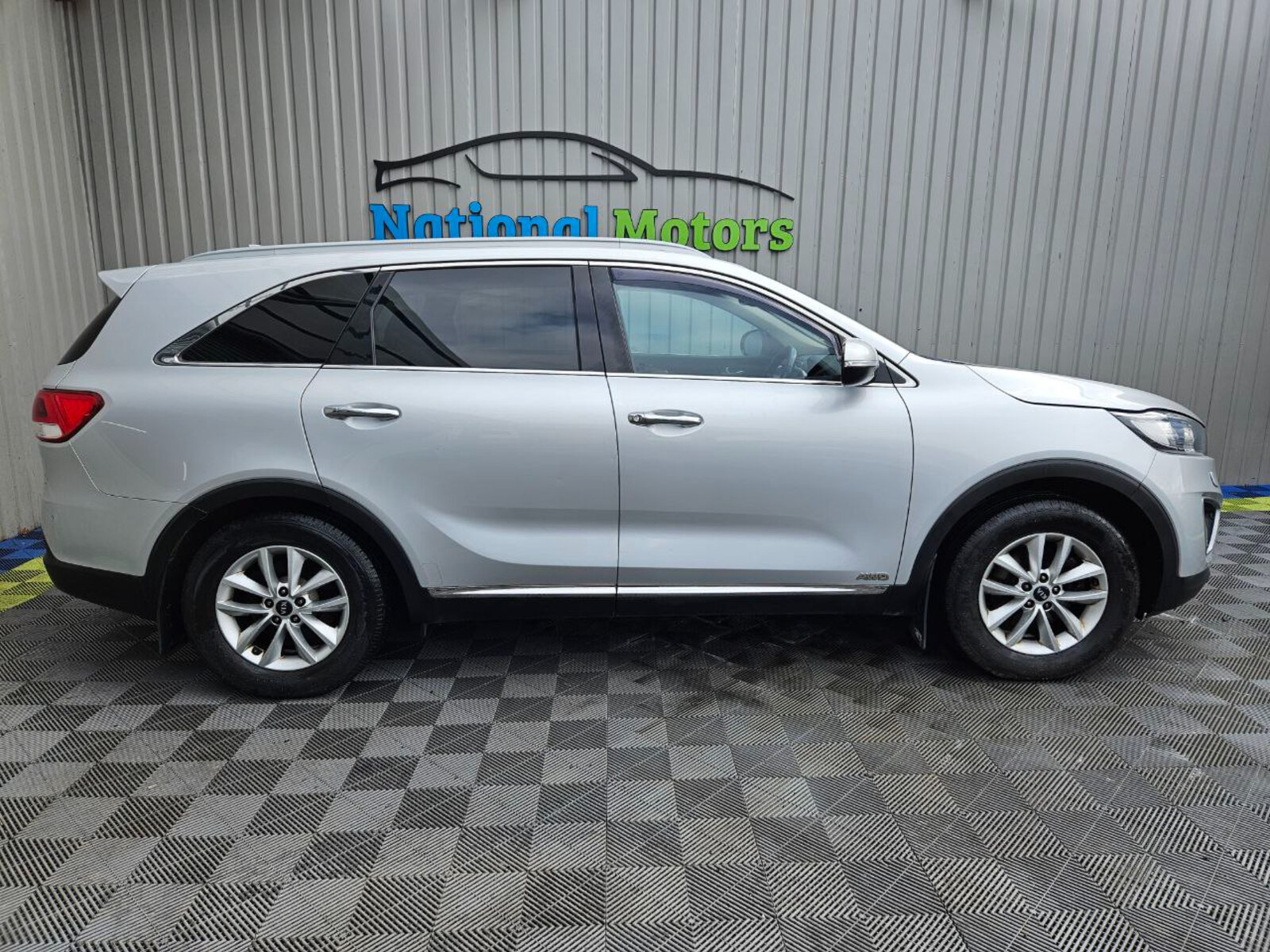 2015 Kia Sorento 2.2D Platinum AWD (7 seats) - Image 2