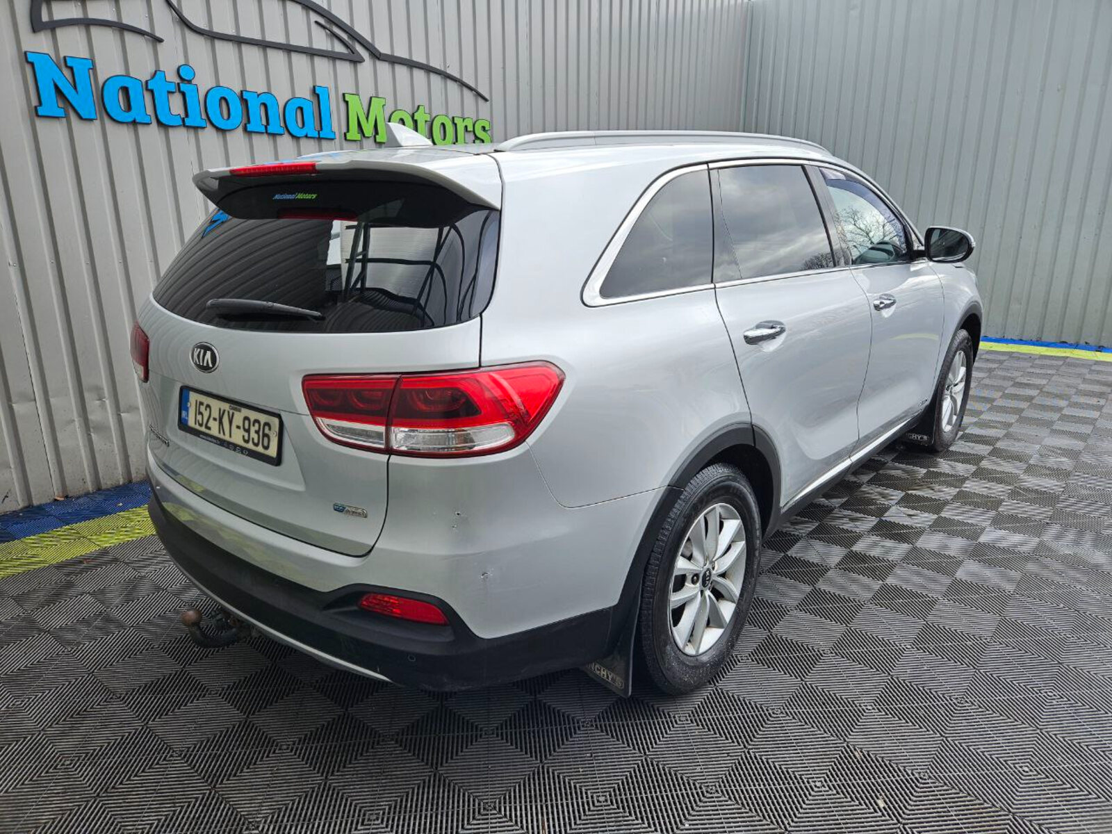 2015 Kia Sorento 2.2D Platinum AWD (7 seats) - Image 3