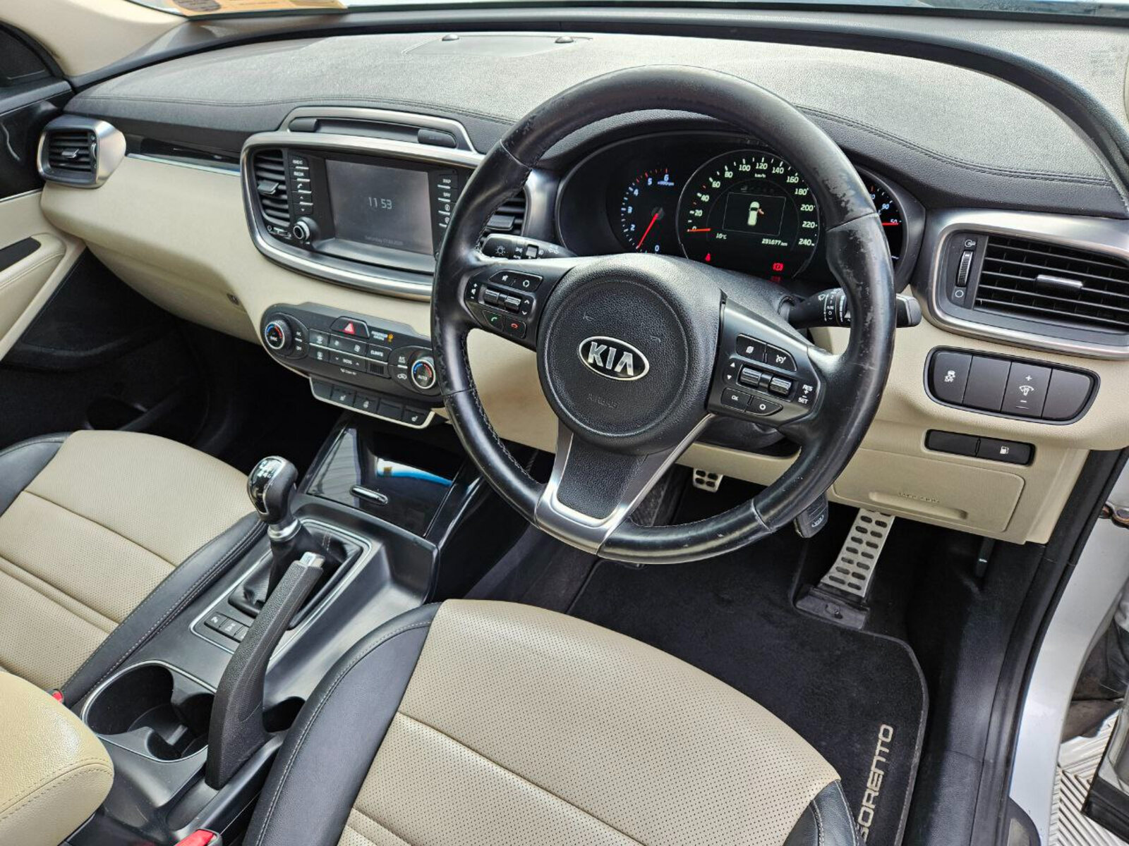 2015 Kia Sorento 2.2D Platinum AWD (7 seats) - Image 11