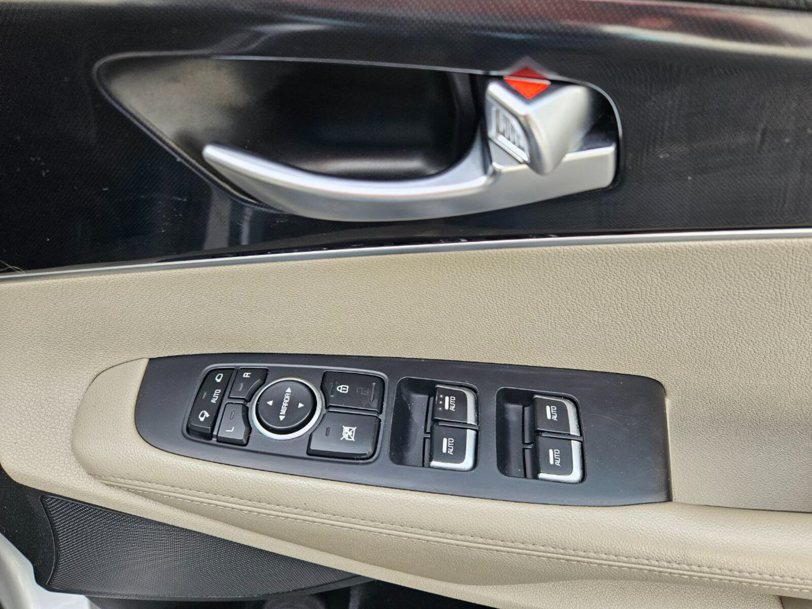 2015 Kia Sorento 2.2D Platinum AWD (7 seats) - Image 16