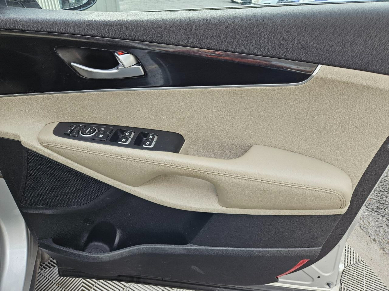 2015 Kia Sorento 2.2D Platinum AWD (7 seats) - Image 17