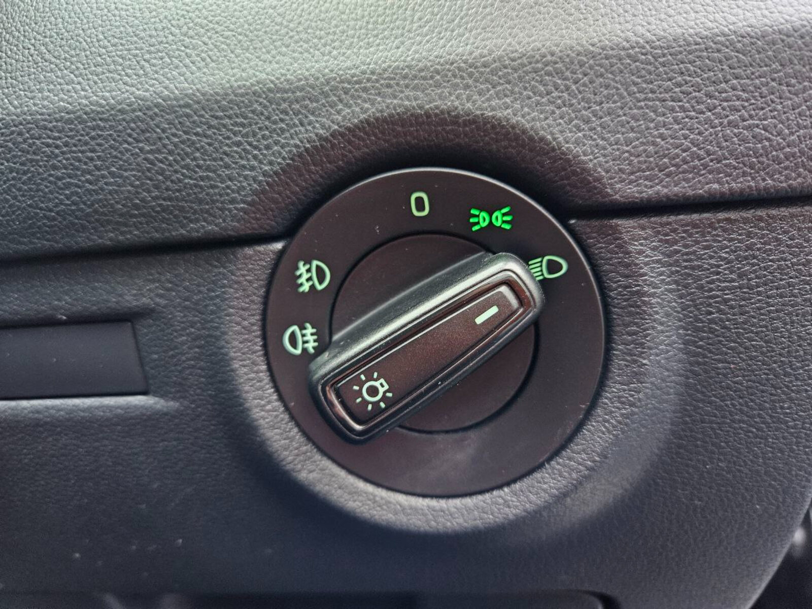 2018 Skoda Octavia AMBITION 1.6 TDI - Image 17