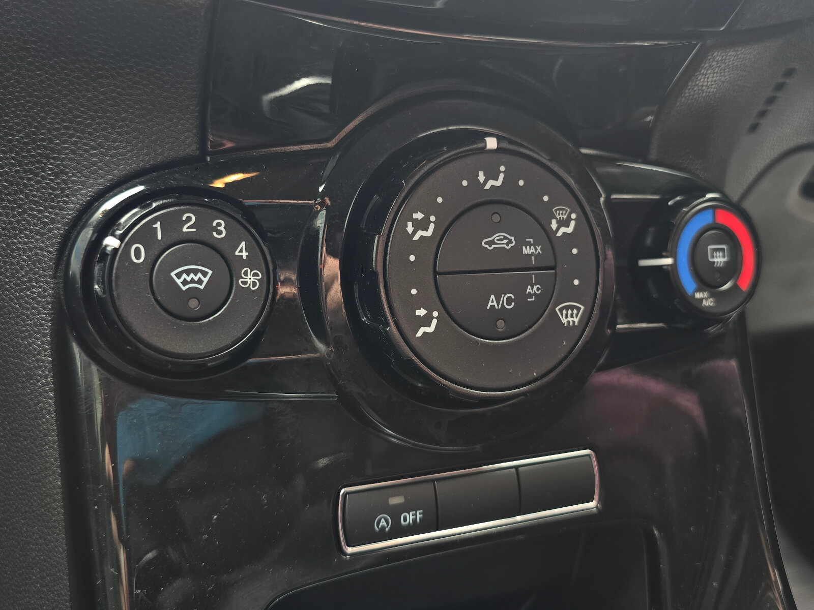 2015 Ford Fiesta 1.0 Petrol - Image 14