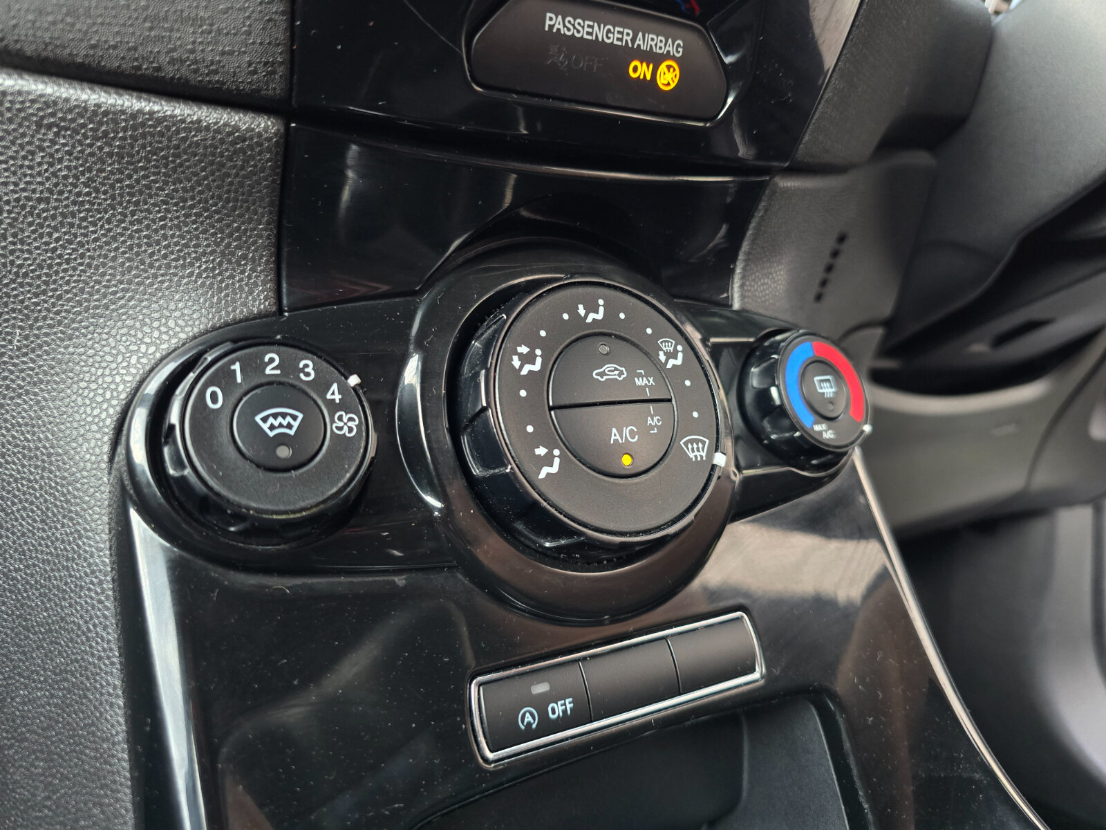 2015 Ford Fiesta Zetec-S 1.0 Petrol - Image 14