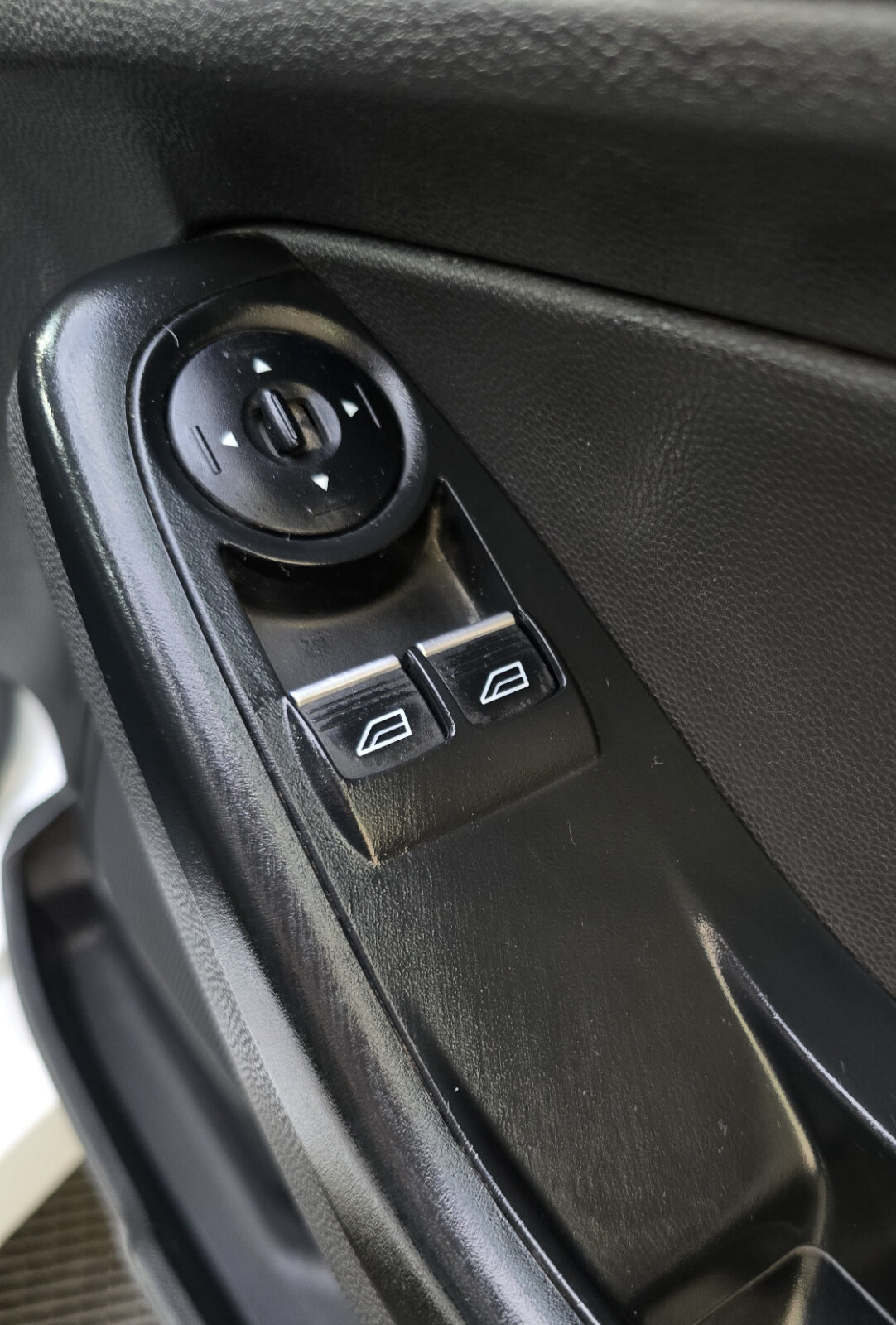 2015 Ford Fiesta Zetec-S 1.0 Petrol - Image 18