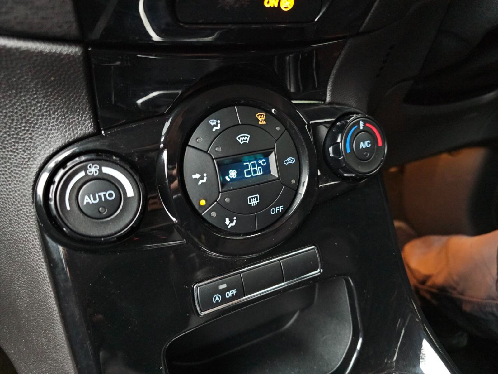 2015 Ford Fiesta Titanium 1.0 Petrol - Image 16