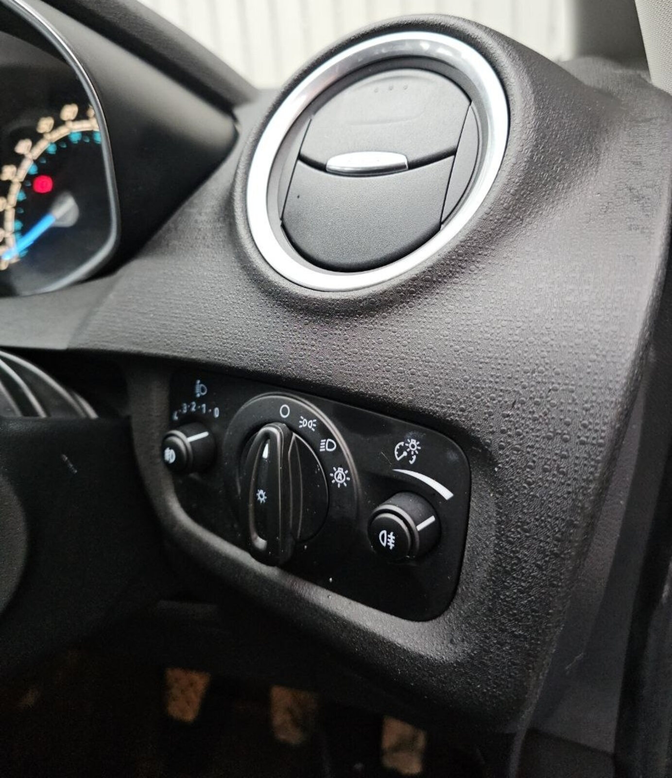 2015 Ford Fiesta Titanium 1.0 Petrol - Image 19